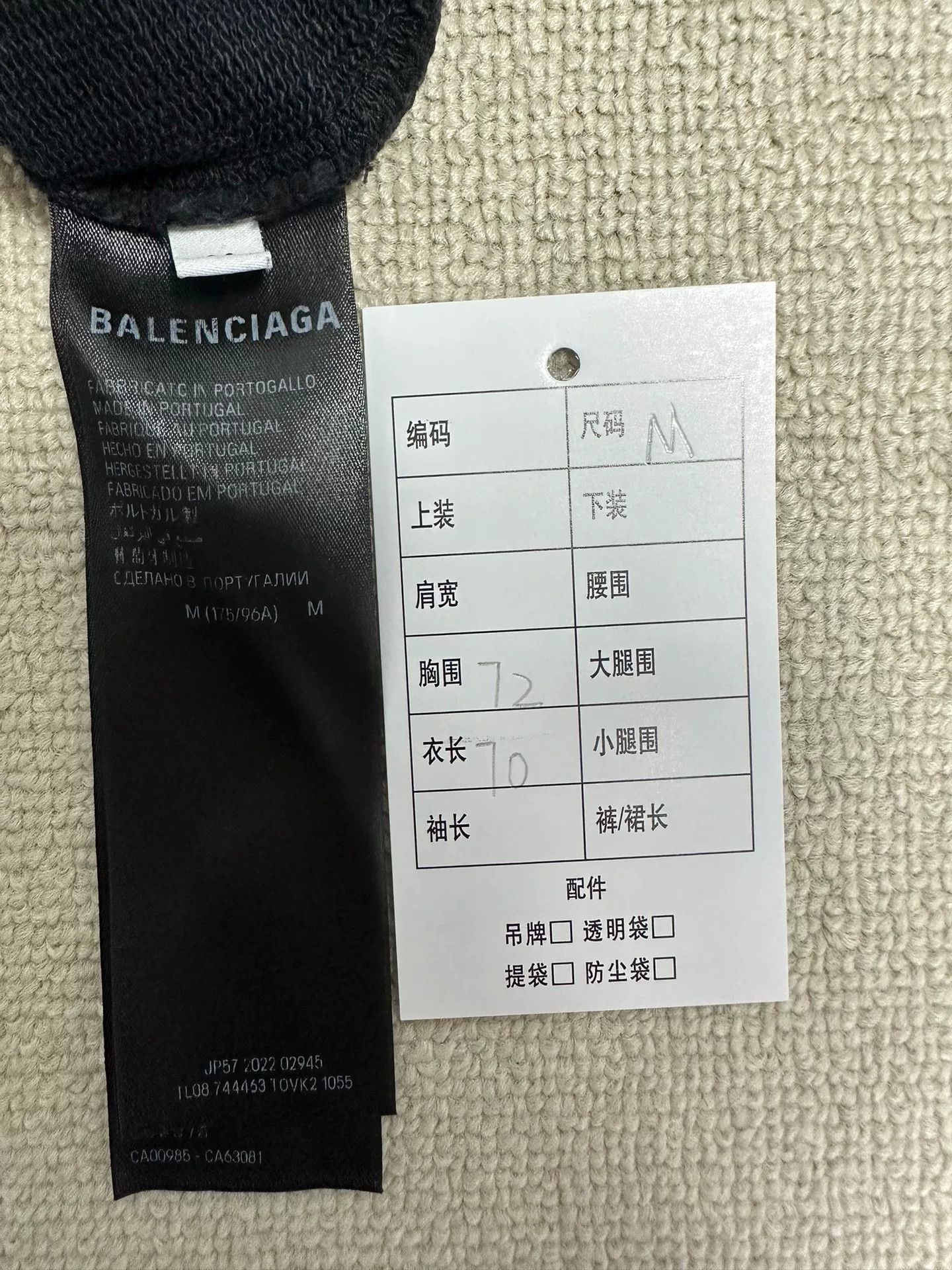 Balenciaga Balenciaga Crest Logo Graphic Hoodie Size M Size US M / EU 48-50 / 2 - 6 Thumbnail