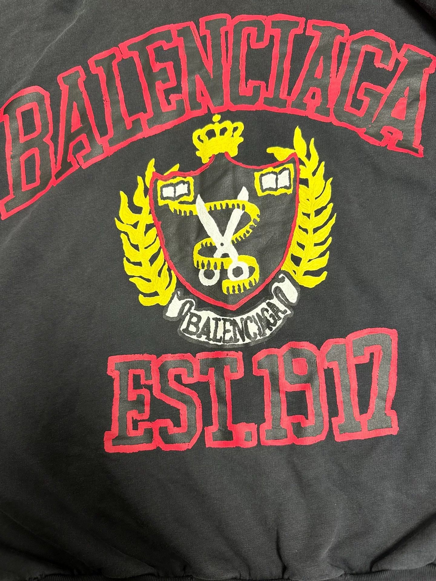 Balenciaga Balenciaga Crest Logo Graphic Hoodie Size M Size US M / EU 48-50 / 2 - 4 Thumbnail