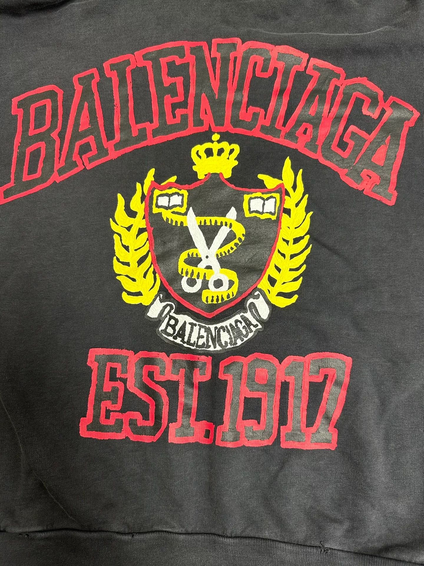 Balenciaga Balenciaga Crest Logo Hoodie Size XS Size US XS / EU 42 / 0 - 4 Thumbnail