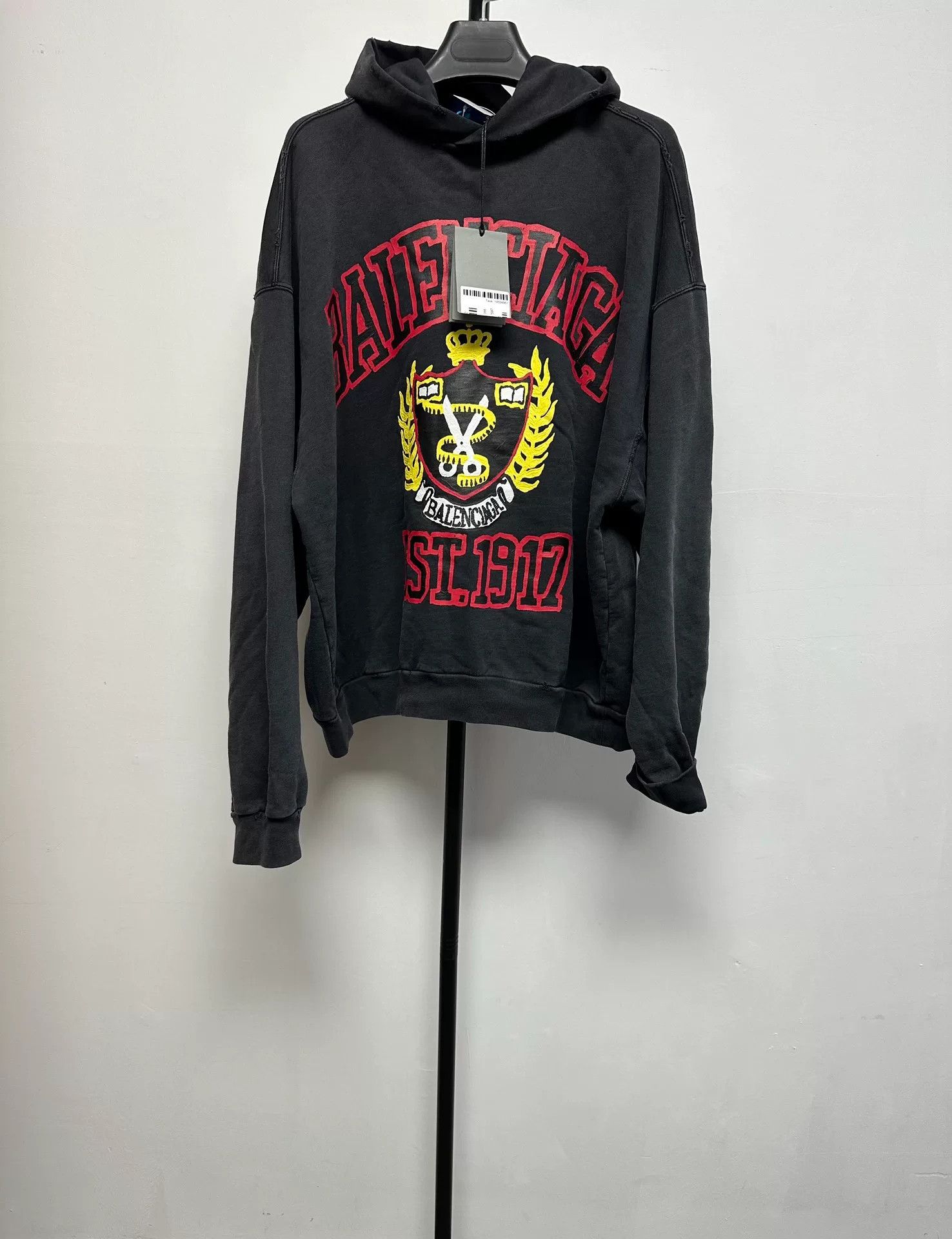 Balenciaga Balenciaga Crest Logo Hoodie Size XS Size US XS / EU 42 / 0 - 2 Thumbnail