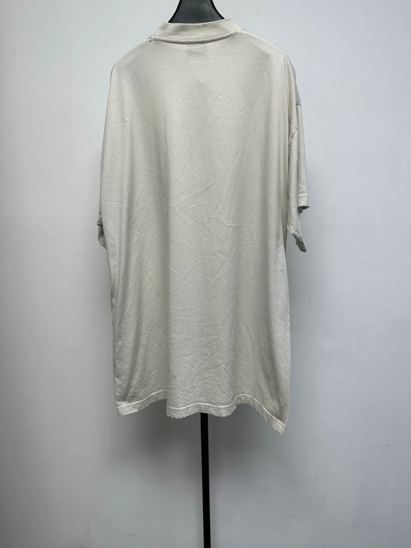 Balenciaga Balenciaga Apple Logo Be Different T-Shirt Size 1 Size US S / EU 44-46 / 1 - 3 Thumbnail
