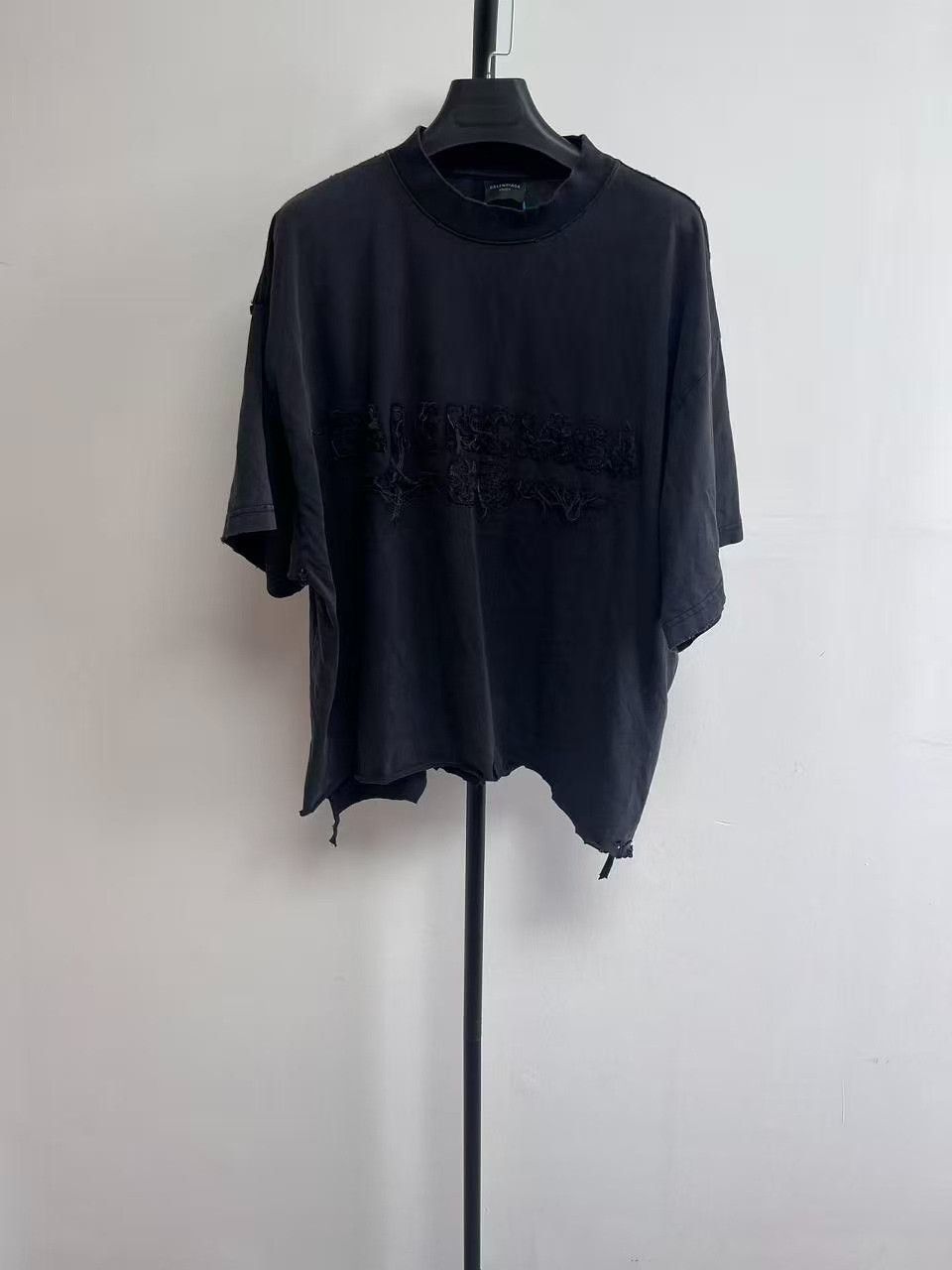 Balenciaga Balenciaga Distressed Logo T-Shirt Size 2 Size US M / EU 48-50 / 2 - 2 Thumbnail