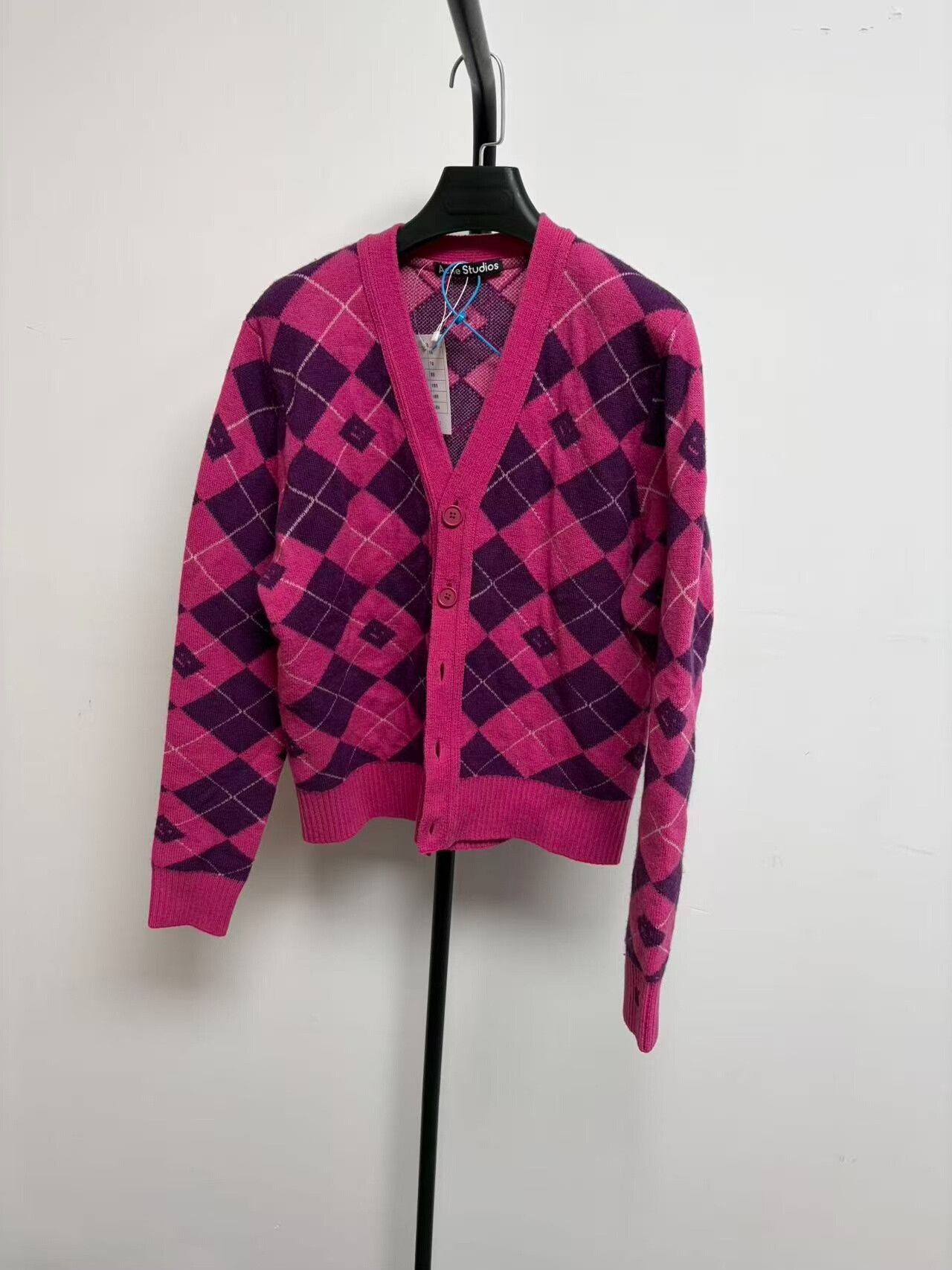 Acne Studios Acne Studios Argyle Face V-Neck Cardigan Size S Size US S / EU 44-46 / 1 - 2 Thumbnail