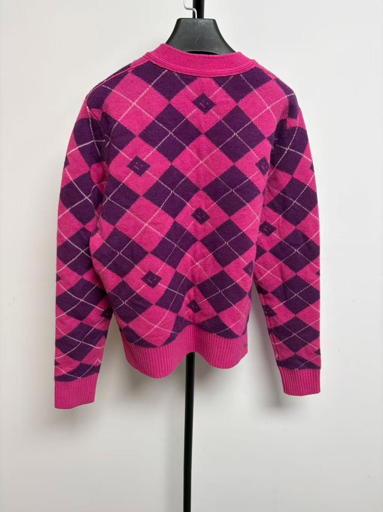 Acne Studios Acne Studios Argyle Face V-Neck Cardigan Size S Size US S / EU 44-46 / 1 - 3 Thumbnail