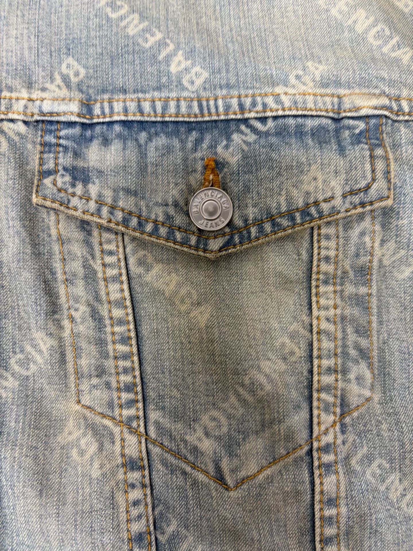 Balenciaga Balenciaga All-Over Logo Denim Jacket Size 2 Size US M / EU 48-50 / 2 - 4 Thumbnail