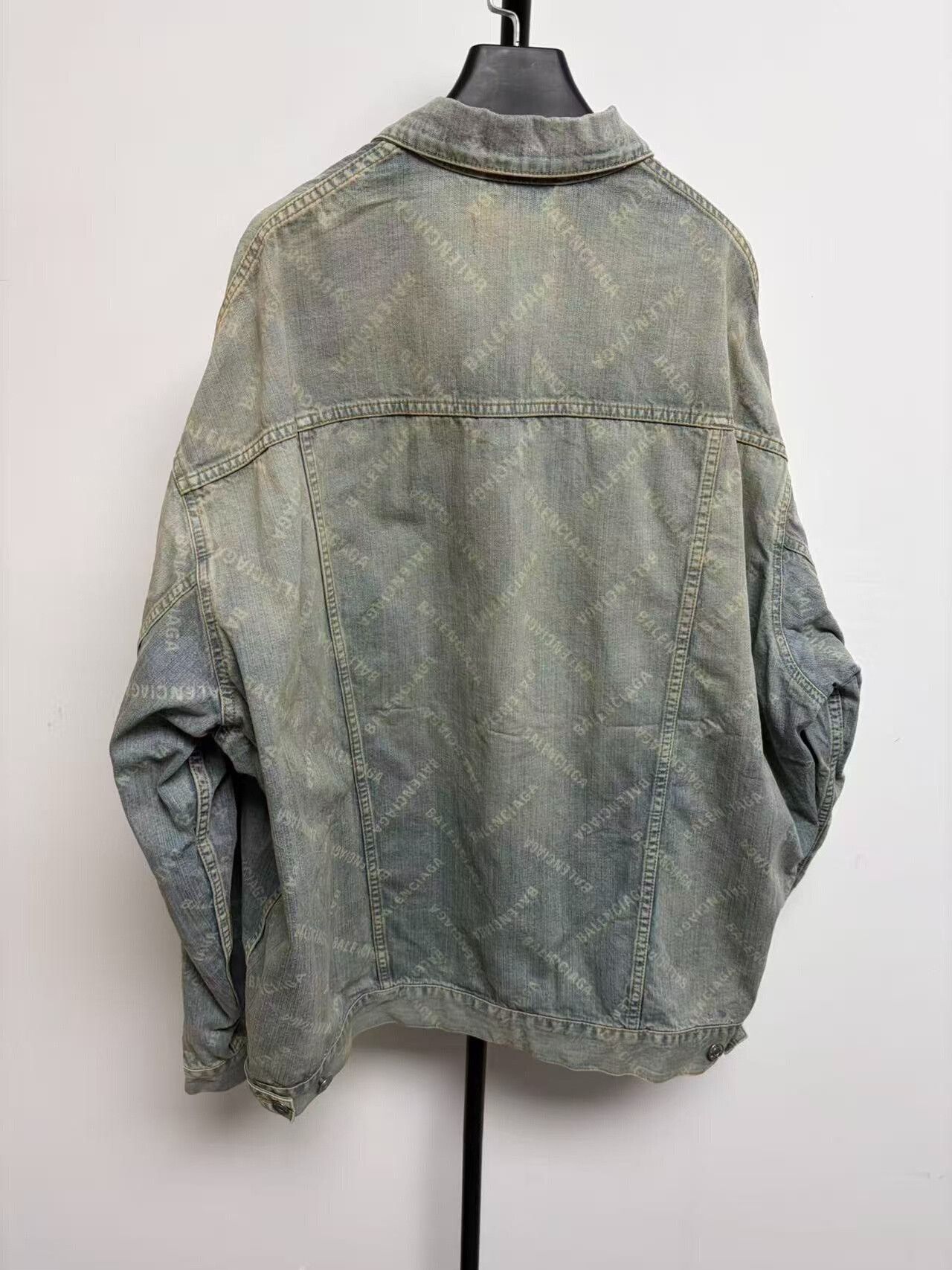 Balenciaga Balenciaga All-Over Logo Denim Jacket Size 2 Size US M / EU 48-50 / 2 - 3 Thumbnail
