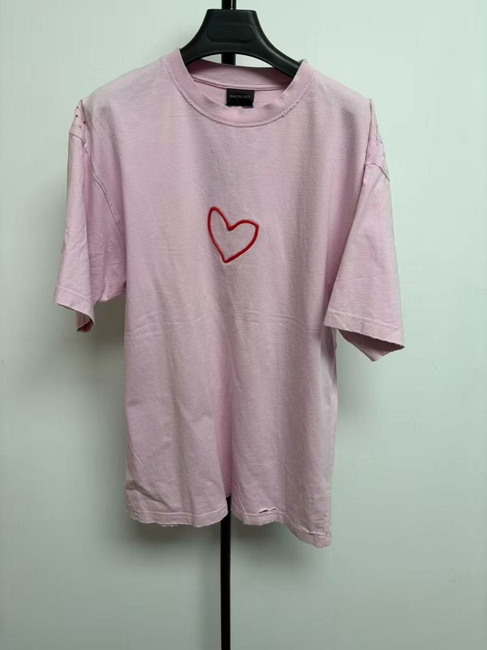 Balenciaga Balenciaga Pink Heart Short Sleeve T-Shirt XS Size XS / US 0-2 / IT 36-38 - 2 Thumbnail