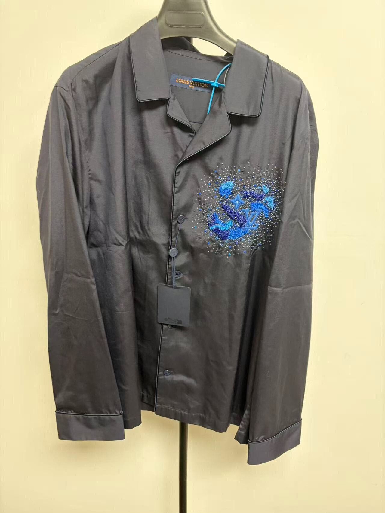 Louis Vuitton Louis Vuitton Embroidered Logo Lounge Shirt M Size US M / EU 48-50 / 2 - 2 Thumbnail