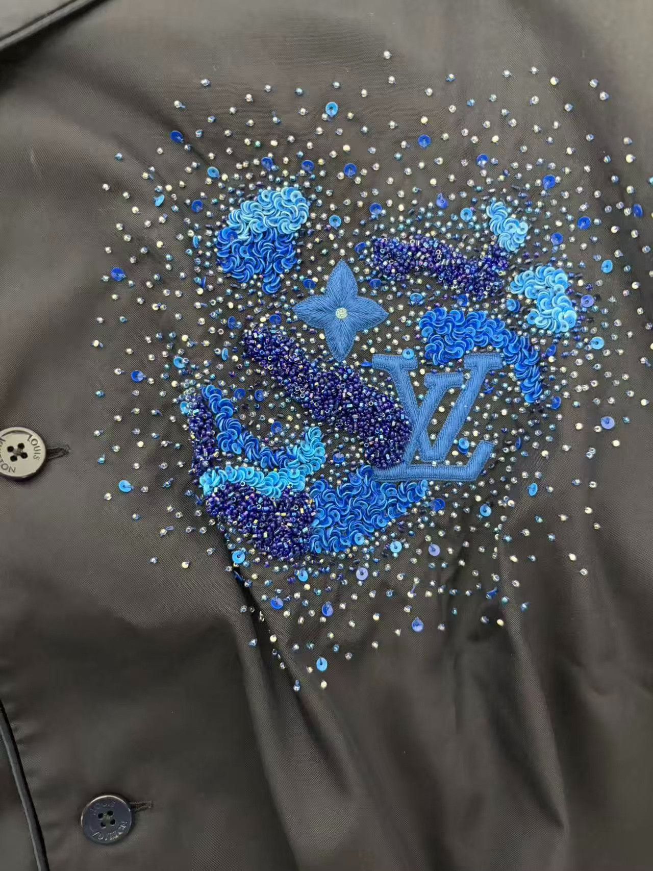 Louis Vuitton Louis Vuitton Embroidered Logo Lounge Shirt M Size US M / EU 48-50 / 2 - 4 Thumbnail