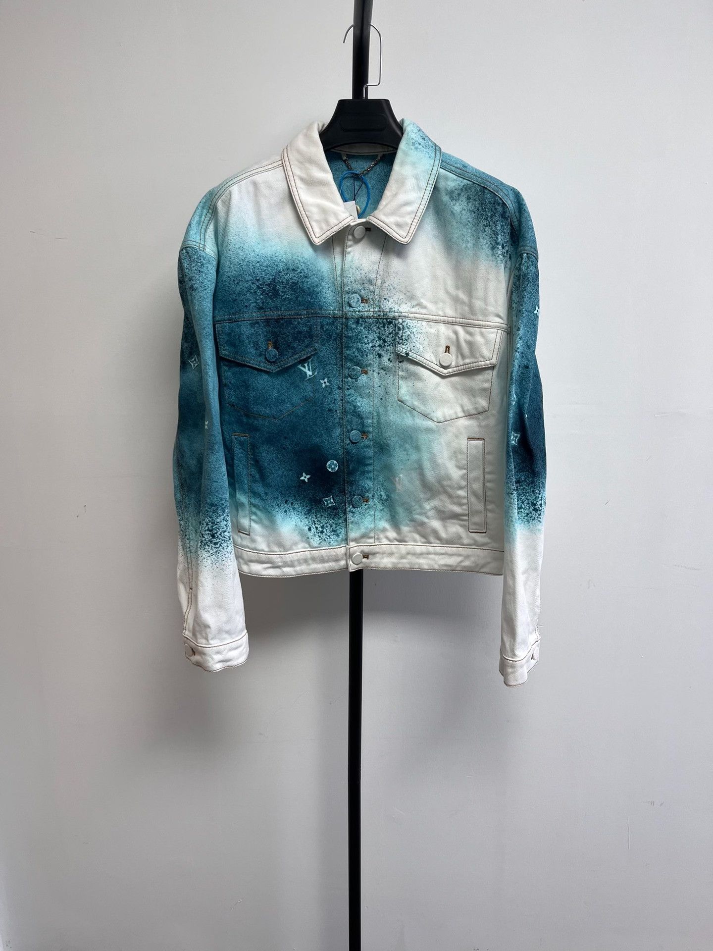 Louis Vuitton Louis Vuitton Spray Painted Monogram Denim Jacket 46 Size US S / EU 44-46 / 1 - 2 Thumbnail