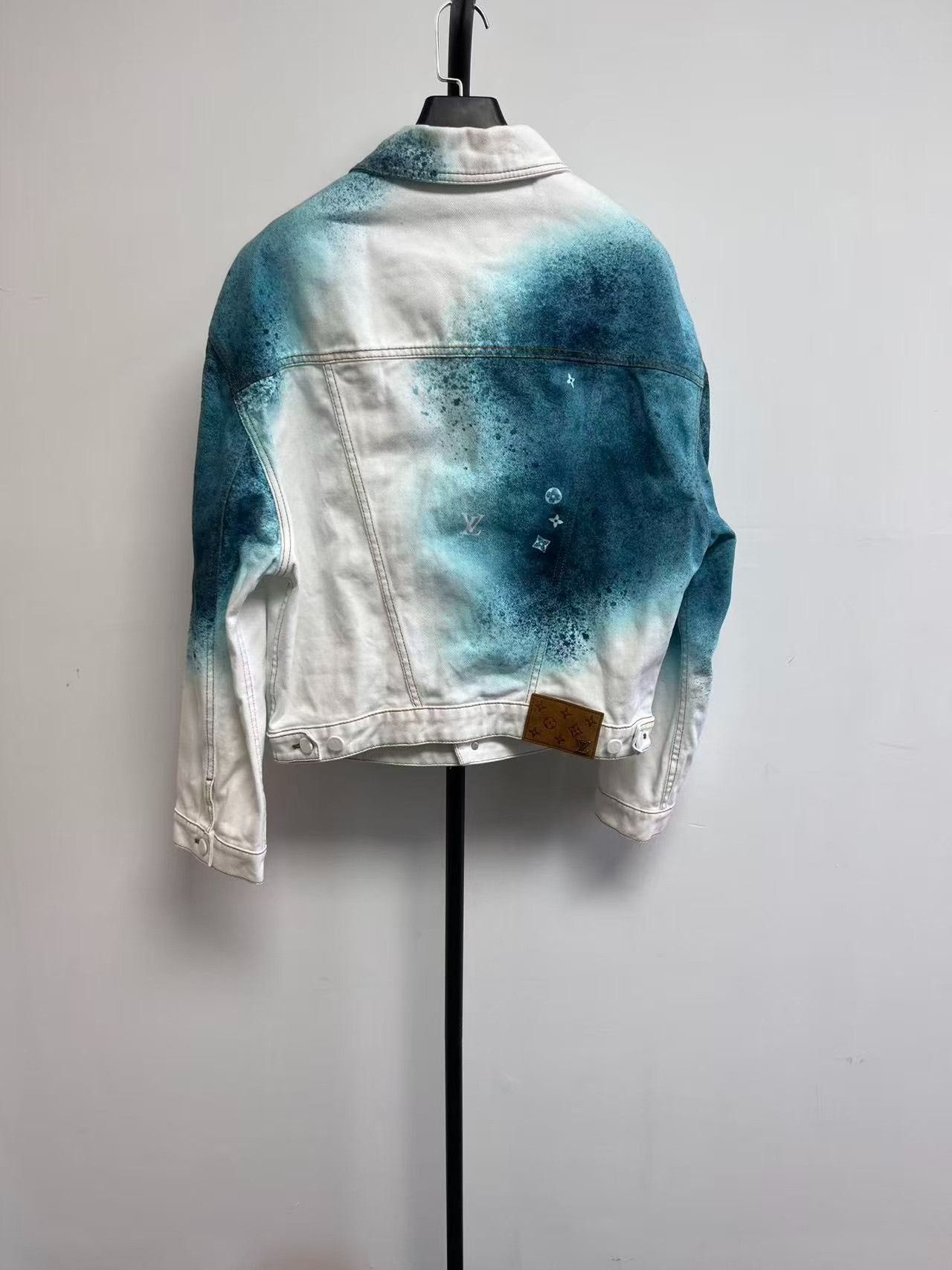 Louis Vuitton Louis Vuitton Spray Painted Monogram Denim Jacket 46 Size US S / EU 44-46 / 1 - 3 Thumbnail