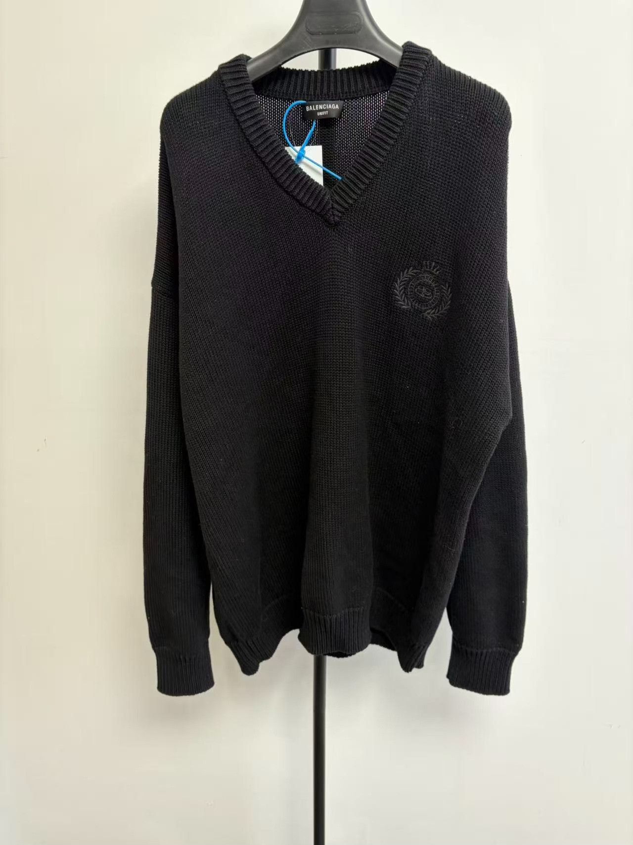 Balenciaga Balenciaga FREE Logo V-Neck Knit Sweater Black Size S Size US S / EU 44-46 / 1 - 3 Thumbnail
