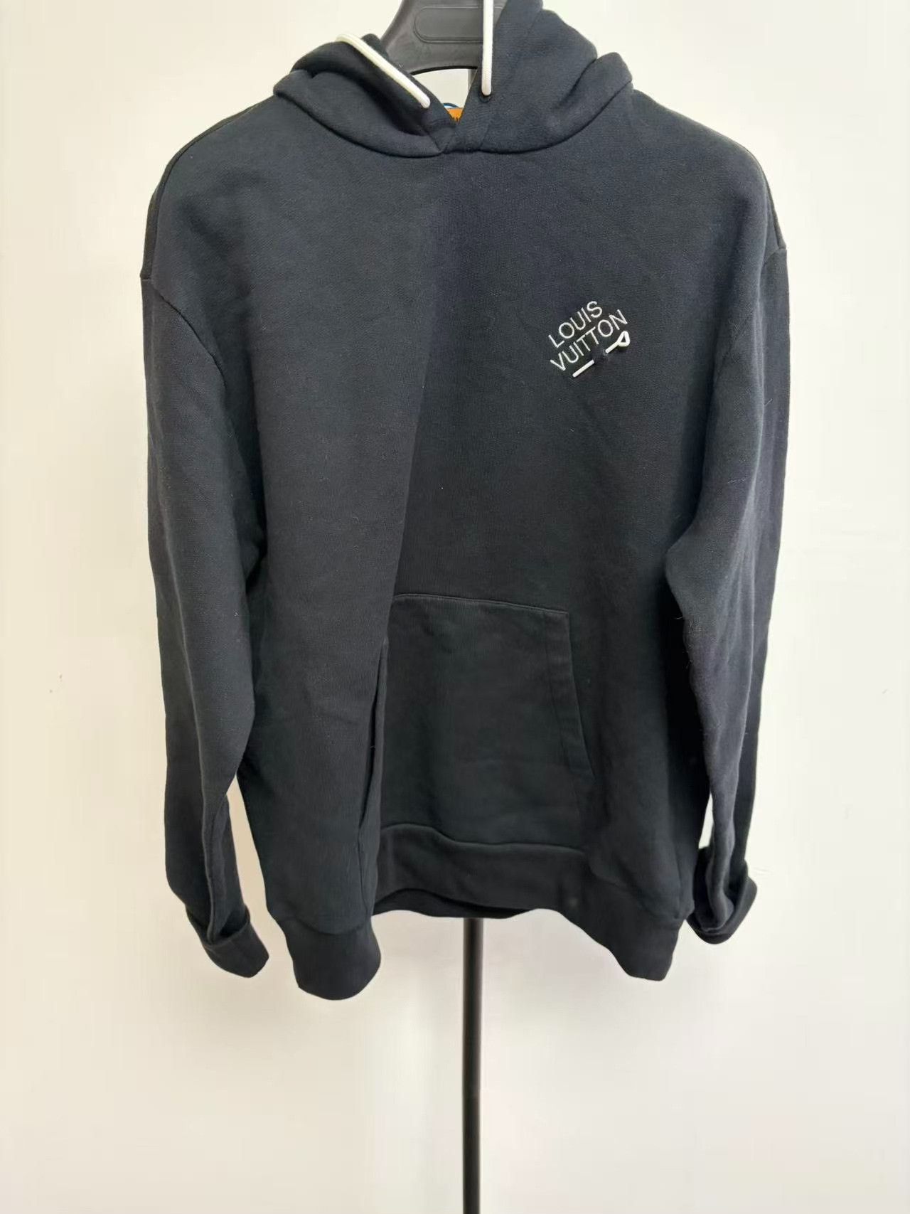 Louis Vuitton Louis Vuitton Logo Print Hoodie Size S Size US S / EU 44-46 / 1 - 2 Thumbnail