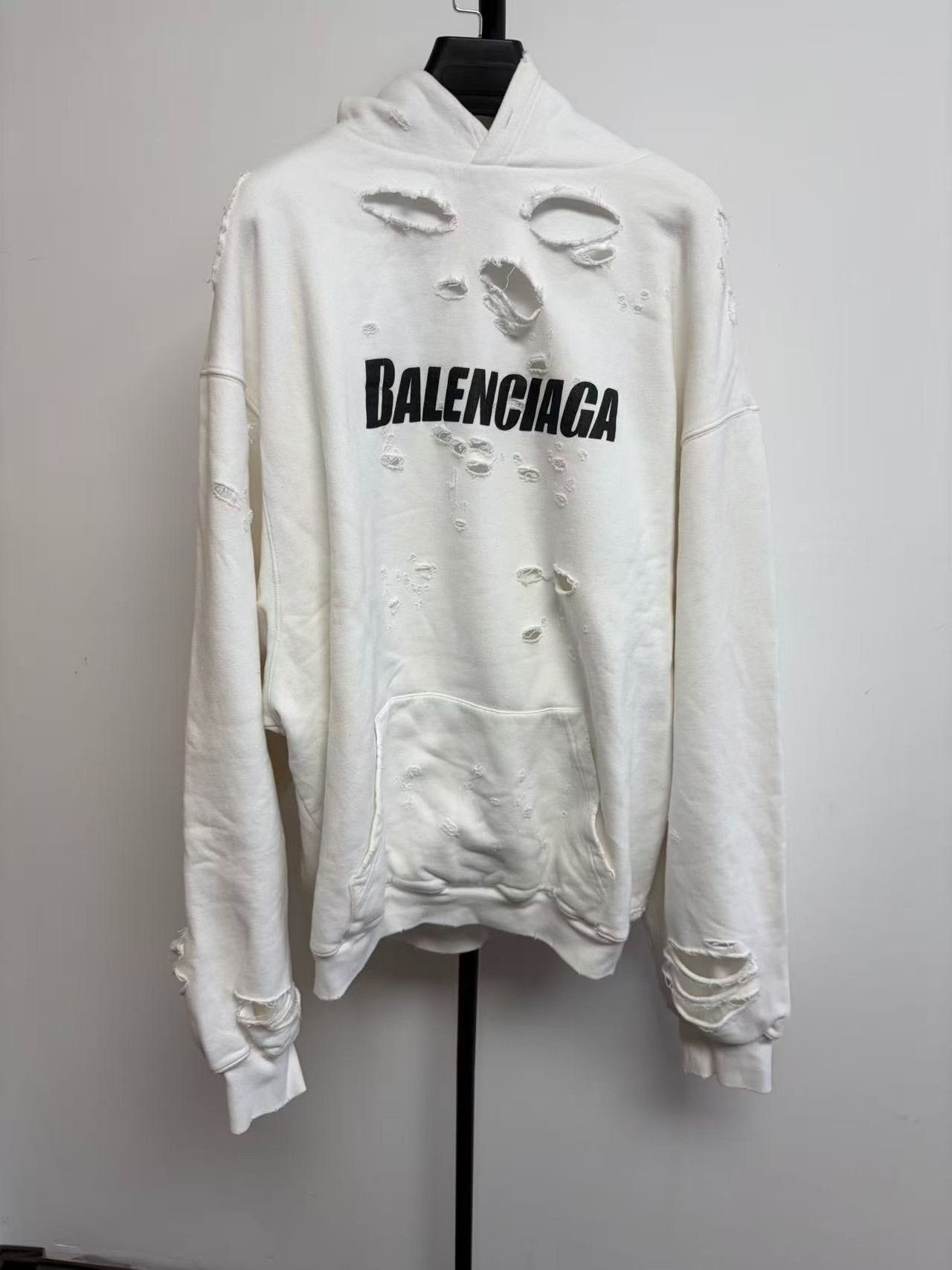 Balenciaga Balenciaga Distressed Caps Logo Hoodie Size S Size US S / EU 44-46 / 1 - 2 Thumbnail