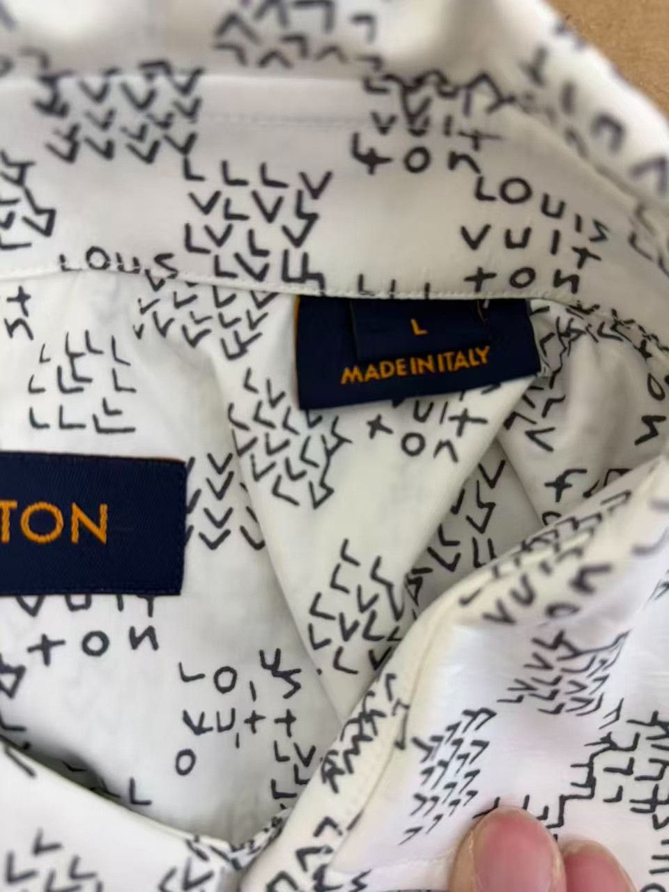 Louis Vuitton Louis Vuitton Monogram Print Shirt Size L Size US L / EU 52-54 / 3 - 4 Thumbnail