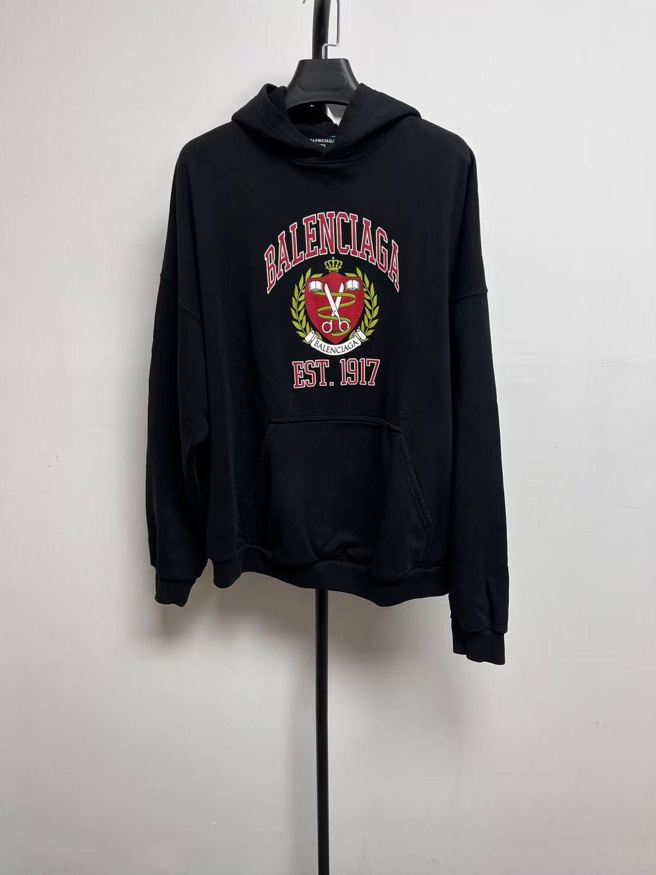 Balenciaga Balenciaga Crest Logo Graphic Hoodie Size 1 Size US S / EU 44-46 / 1 - 2 Thumbnail