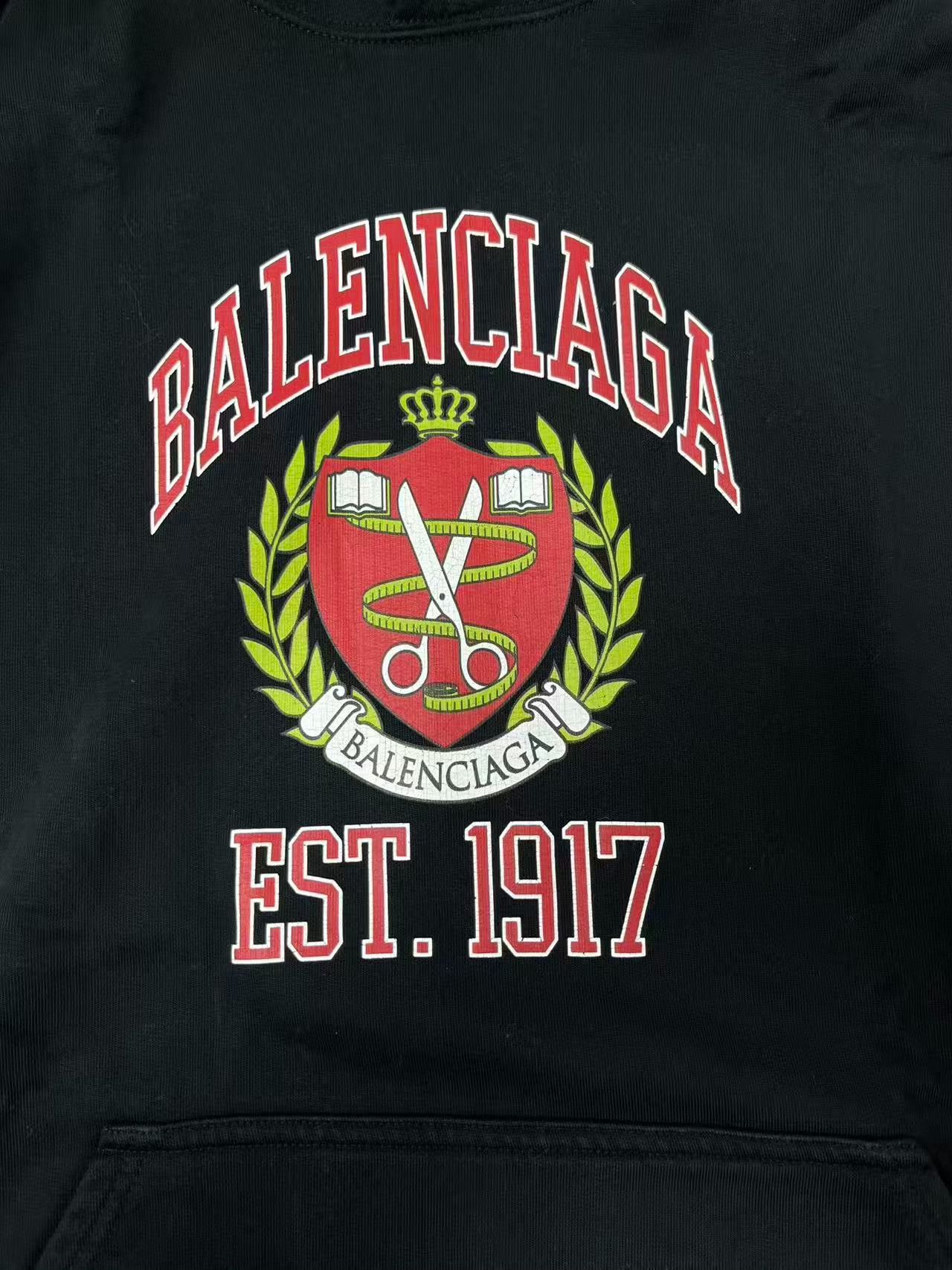 Balenciaga Balenciaga Crest Logo Graphic Hoodie Size 1 Size US S / EU 44-46 / 1 - 4 Thumbnail
