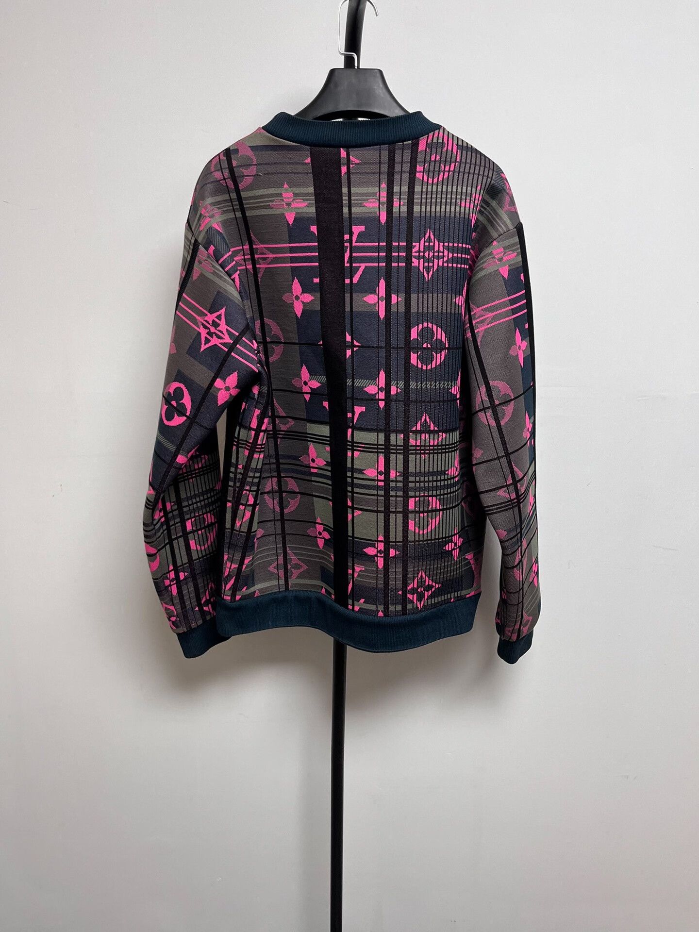 Louis Vuitton Louis Vuitton Monogram Plaid Sweatshirt Size L Size US L / EU 52-54 / 3 - 3 Thumbnail