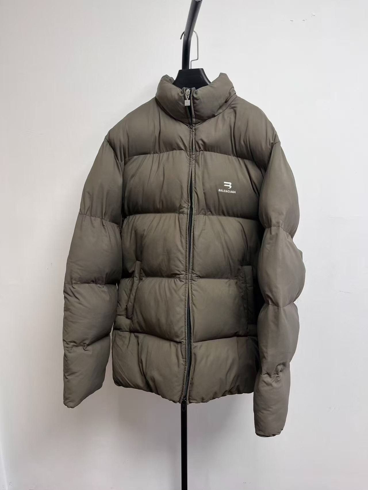Balenciaga Balenciaga Logo Embroidered Puffer Jacket XS Size US XS / EU 42 / 0 - 2 Thumbnail