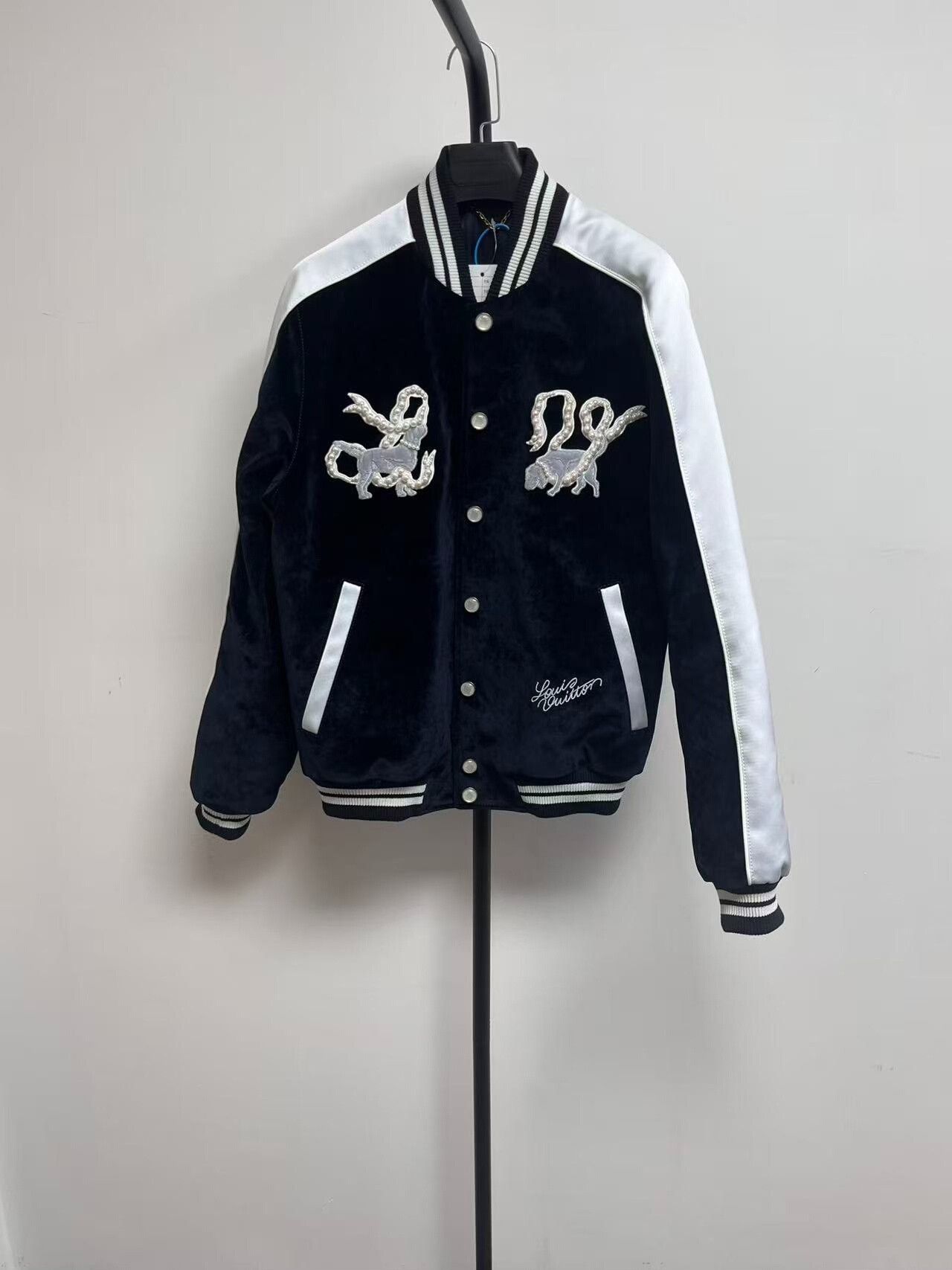 Louis Vuitton Louis Vuitton Embroidered Velvet Varsity Jacket Size 44 Size US S / EU 44-46 / 1 - 2 Thumbnail