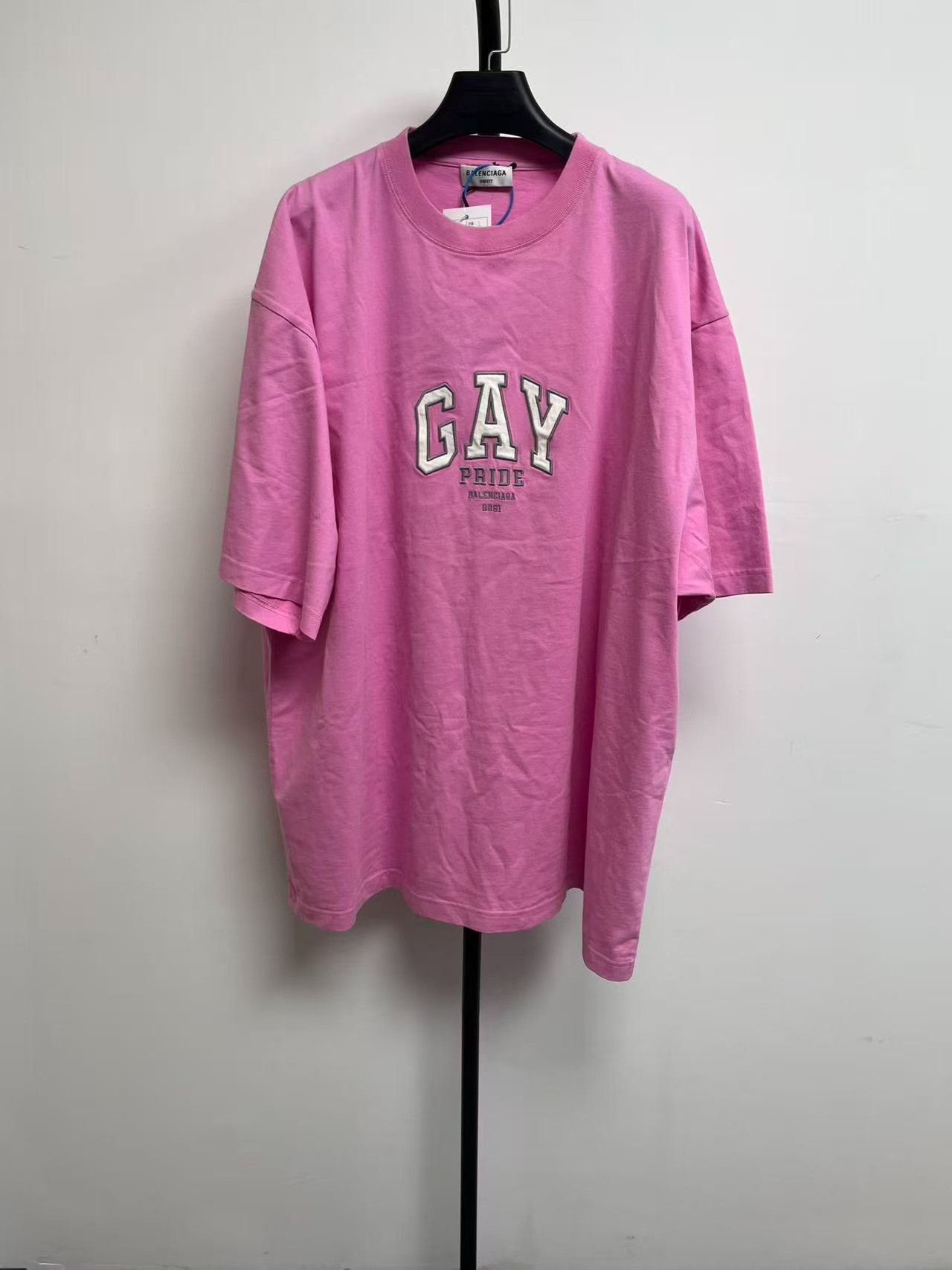 Balenciaga Balenciaga Pink Gay Pride Logo T-Shirt L Size US L / EU 52-54 / 3 - 2 Thumbnail