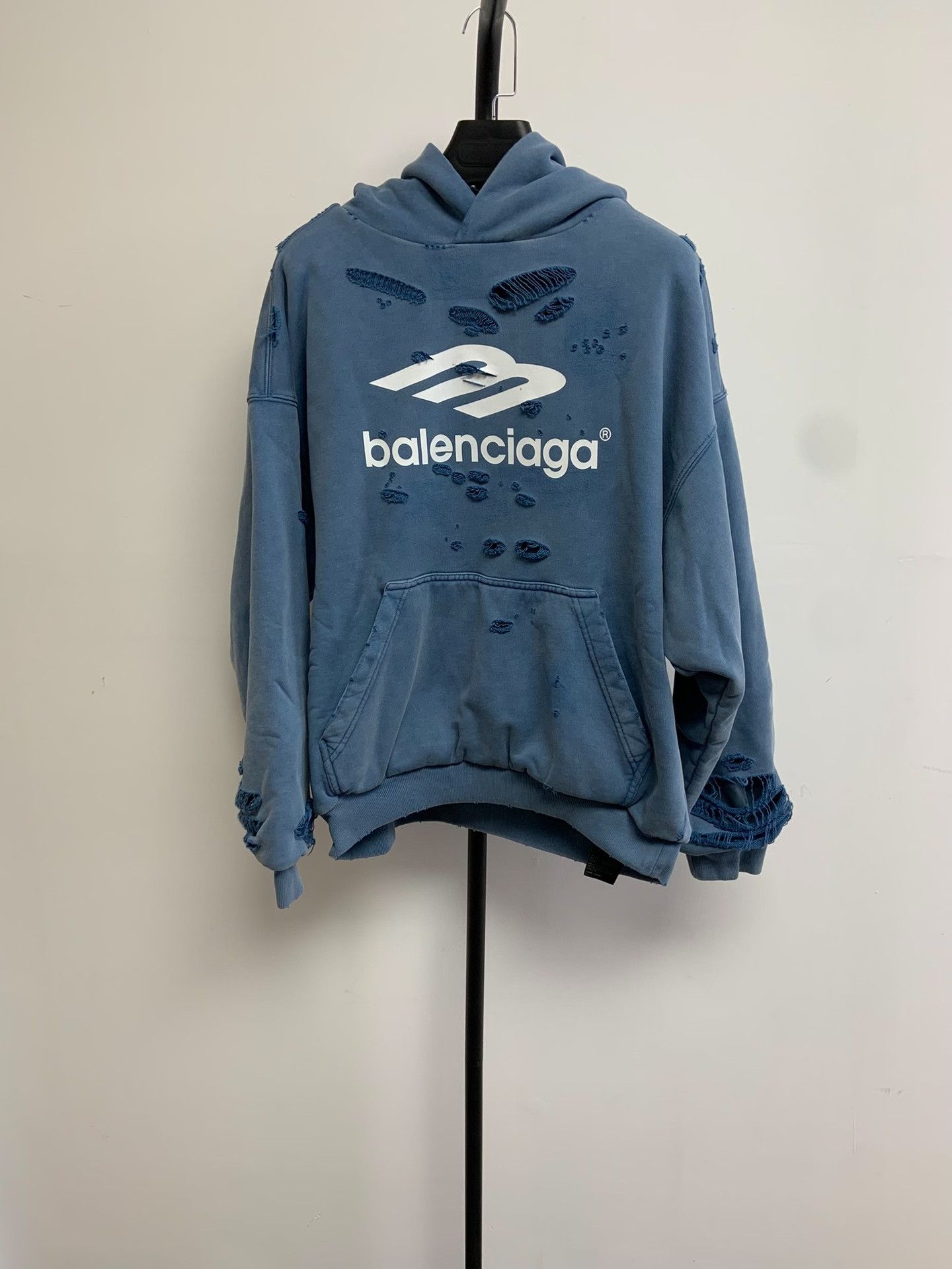 Balenciaga Balenciaga Destroyed Logo Hoodie XS Size US XS / EU 42 / 0 - 2 Thumbnail