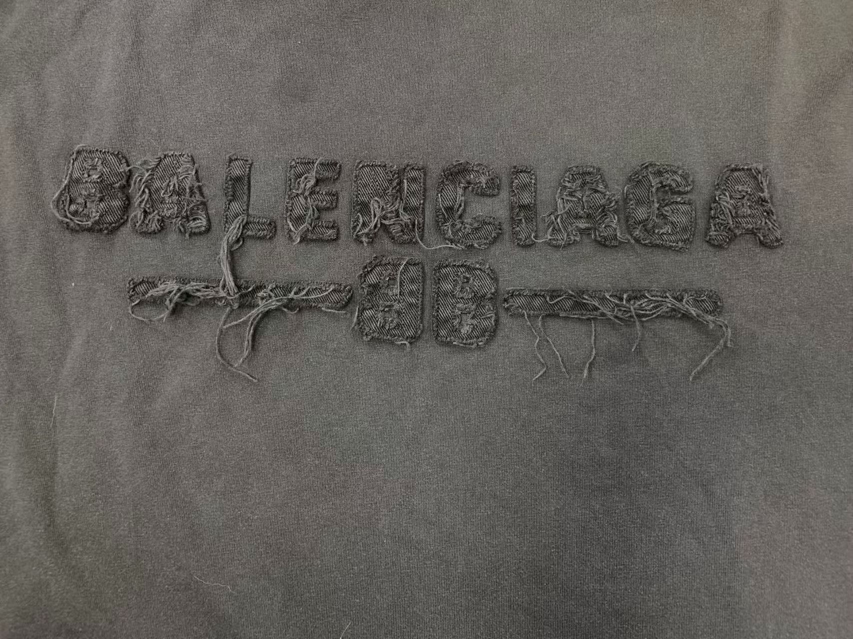 Balenciaga Balenciaga Distressed Logo Long Sleeve Shirt Size 1 Size US S / EU 44-46 / 1 - 4 Thumbnail