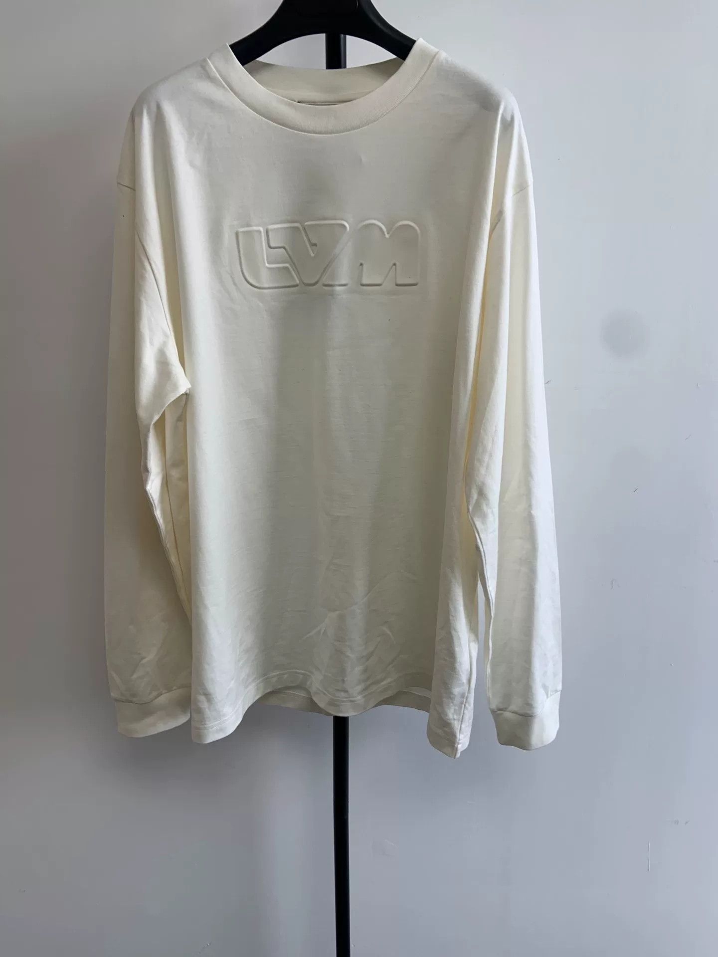 Louis Vuitton Louis Vuitton Embossed LVM Long Sleeve T-Shirt XL Size US XL / EU 56 / 4 - 2 Thumbnail