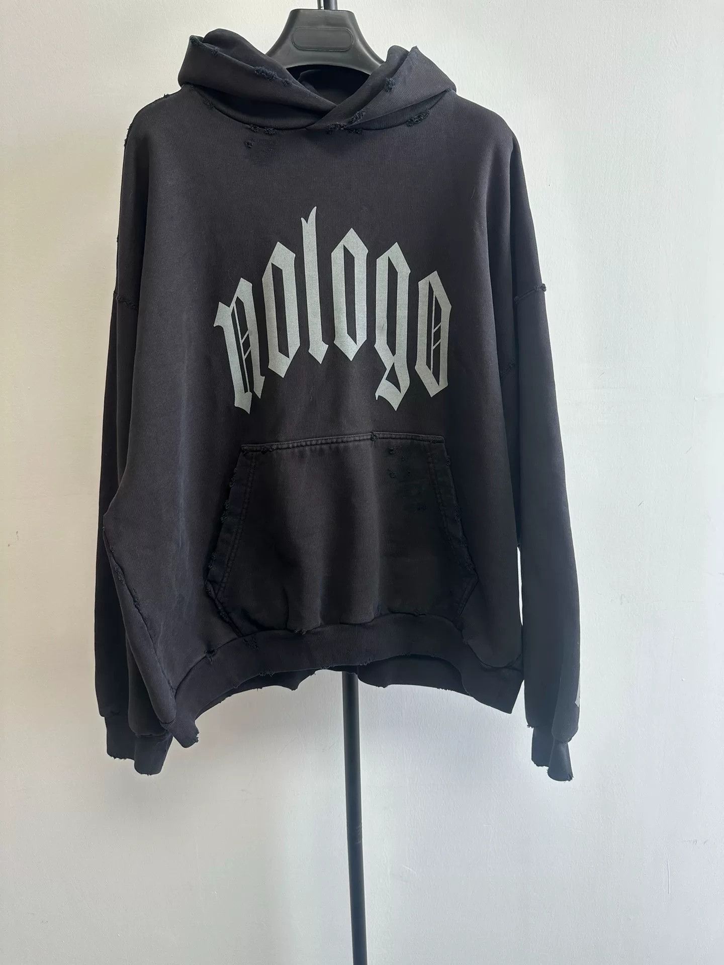 Balenciaga Balenciaga NoLogo Distressed Hoodie Size L Size US L / EU 52-54 / 3 - 2 Thumbnail