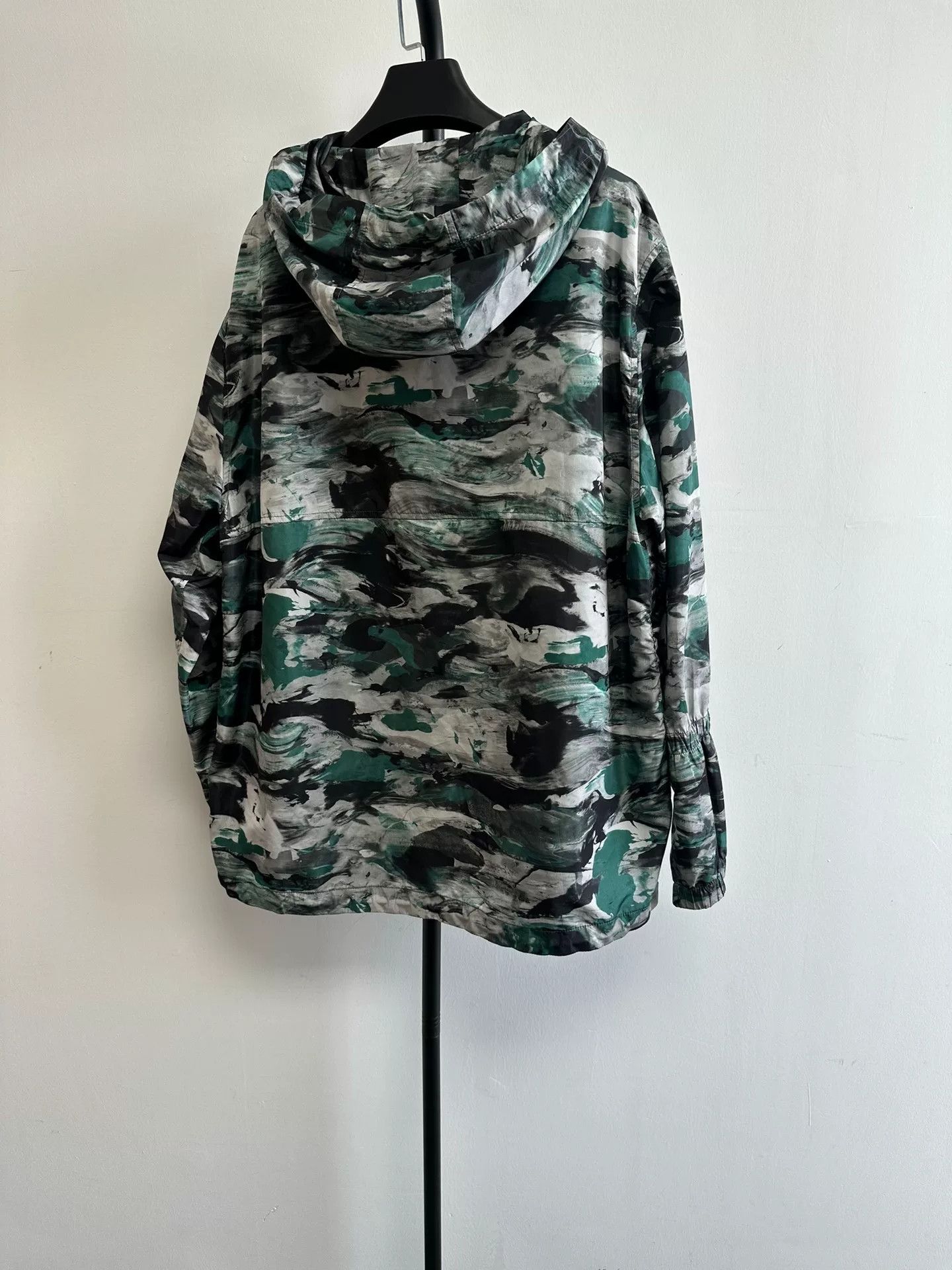 Louis Vuitton Louis Vuitton Camo Graffiti Anorak 50 Size US M / EU 48-50 / 2 - 3 Thumbnail