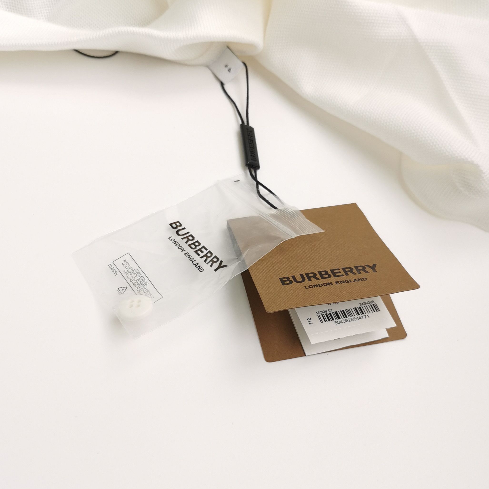 Burberry Burberry Men s Short Sleeve Shirts Size US S / EU 44-46 / 1 - 4 Thumbnail