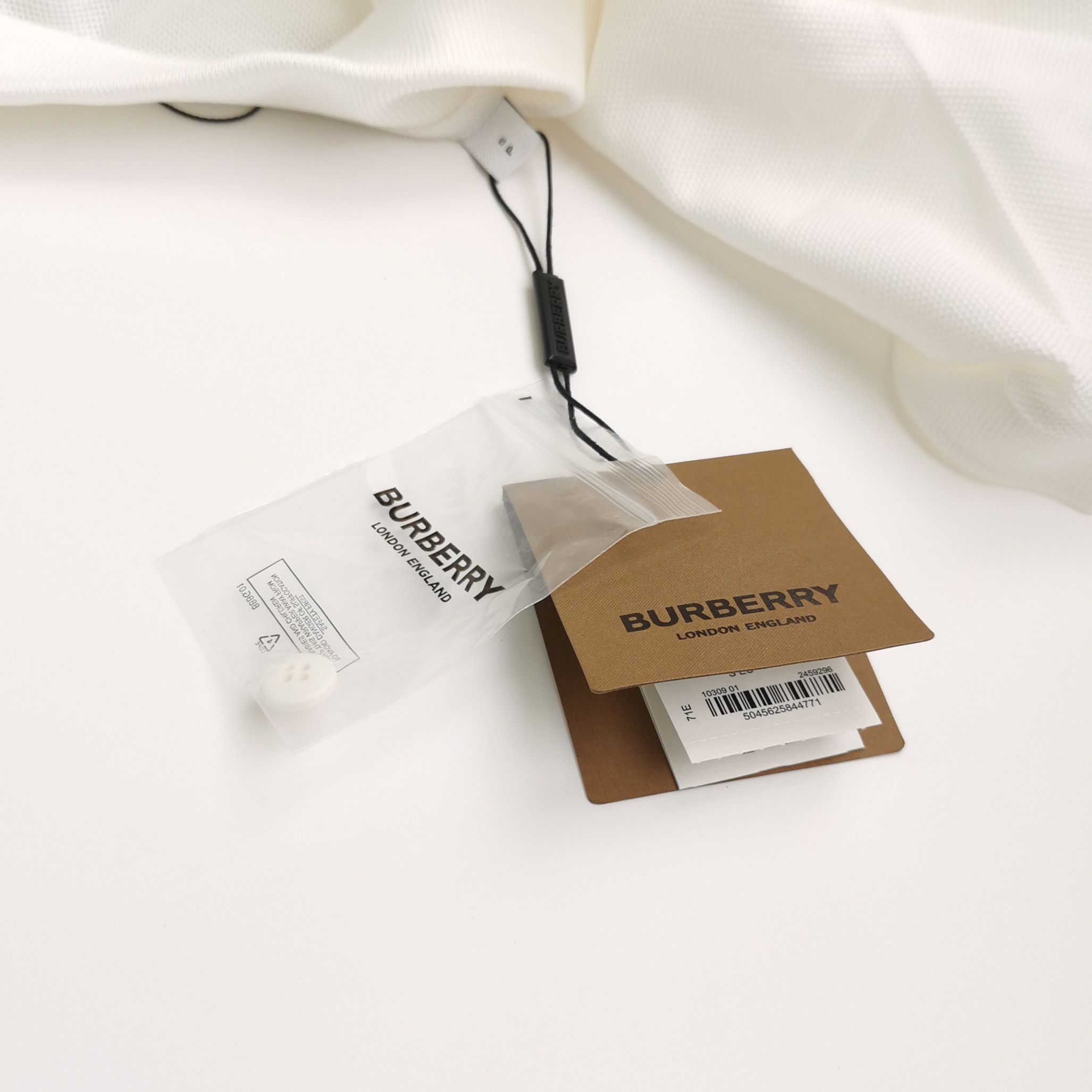 Burberry Burberry Men s Short Sleeve Shirts Size US S / EU 44-46 / 1 - 4 Thumbnail