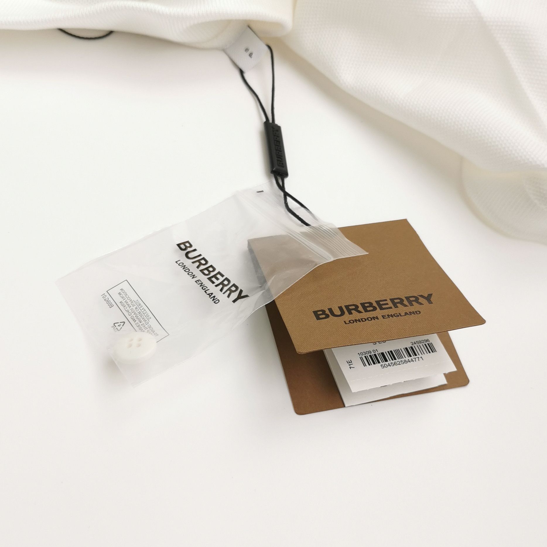 Burberry Burberry Men s Short Sleeve Shirts Size US S / EU 44-46 / 1 - 4 Thumbnail