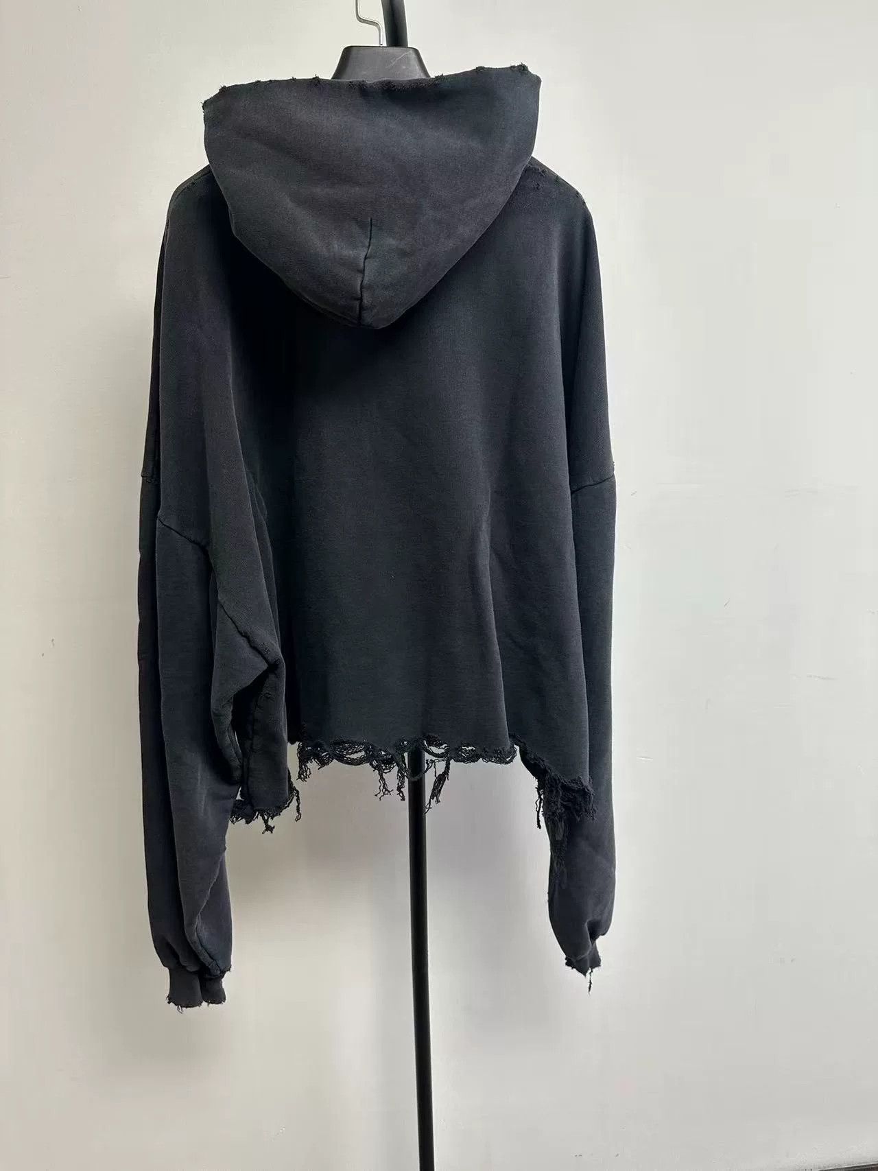 Balenciaga Balenciaga Distressed Logo Hoodie Size 3 Size US L / EU 52-54 / 3 - 3 Thumbnail