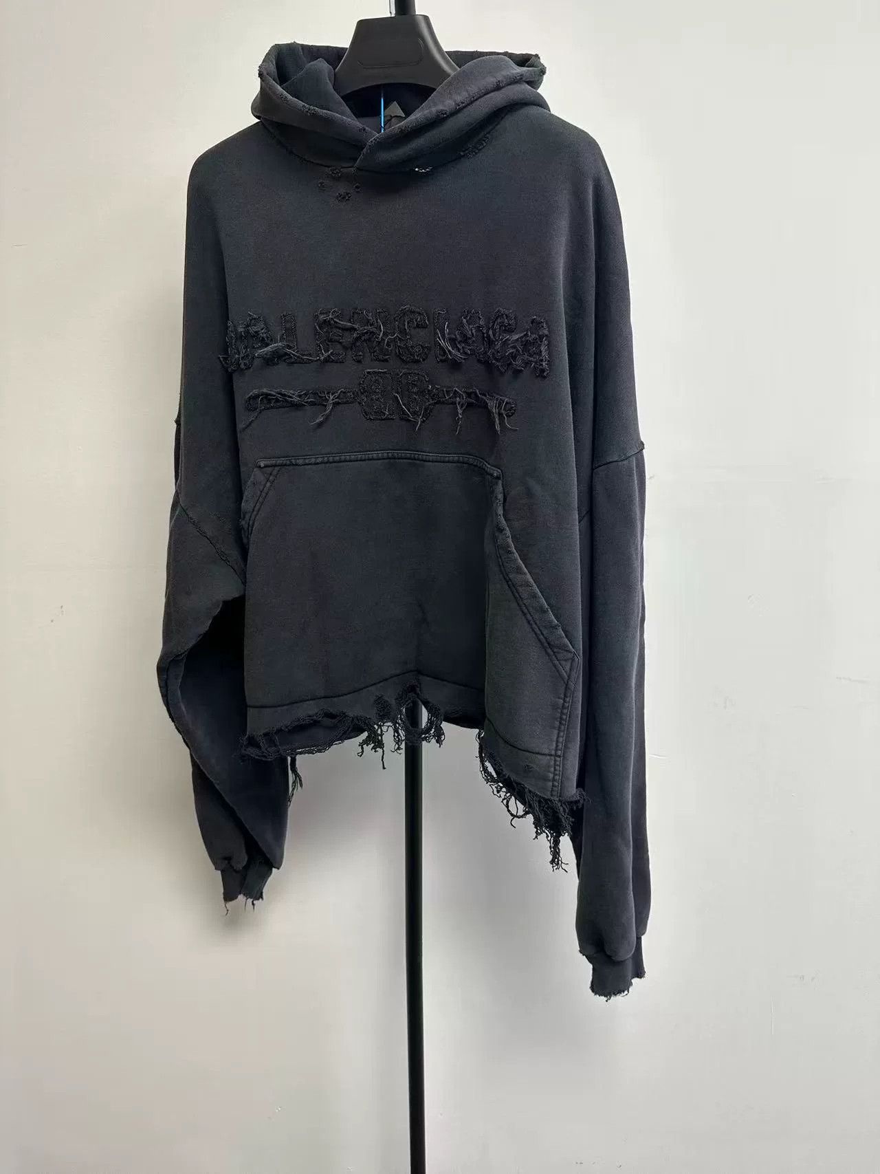 Balenciaga Balenciaga Distressed Logo Hoodie Size 3 Size US L / EU 52-54 / 3 - 2 Thumbnail