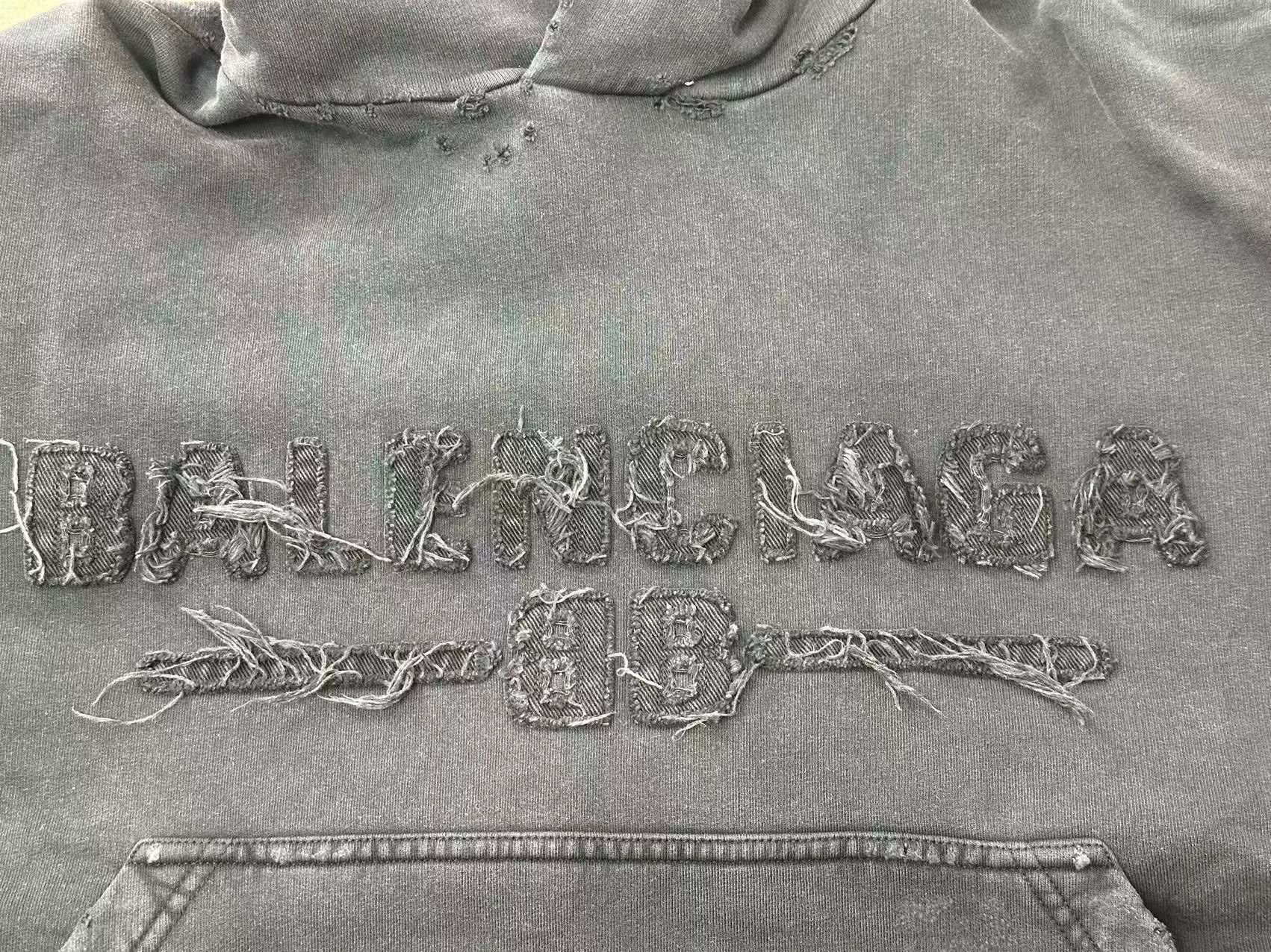 Balenciaga Balenciaga Distressed Logo Hoodie Size 3 Size US L / EU 52-54 / 3 - 4 Thumbnail
