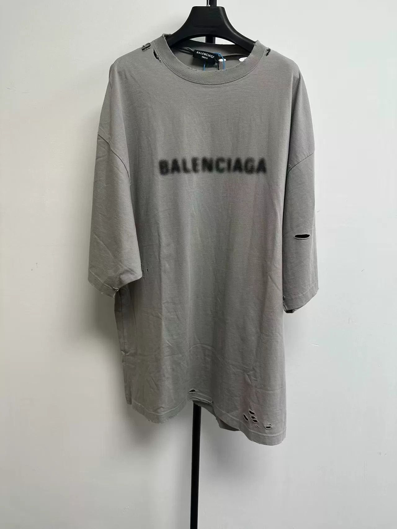 Balenciaga Balenciaga Distressed Logo T-Shirt XS Size US XS / EU 42 / 0 - 2 Thumbnail