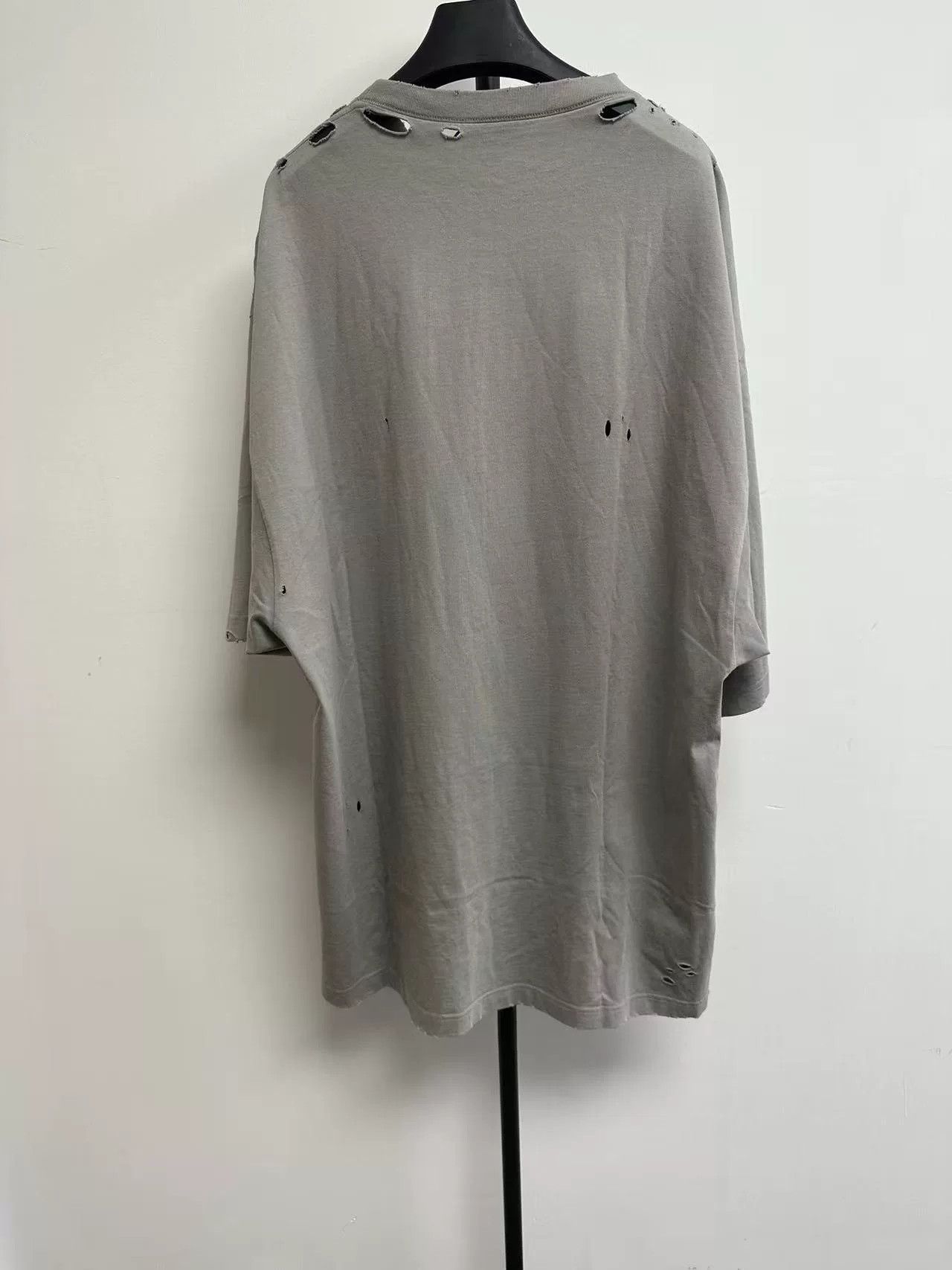 Balenciaga Balenciaga Distressed Logo T-Shirt XS Size US XS / EU 42 / 0 - 3 Thumbnail