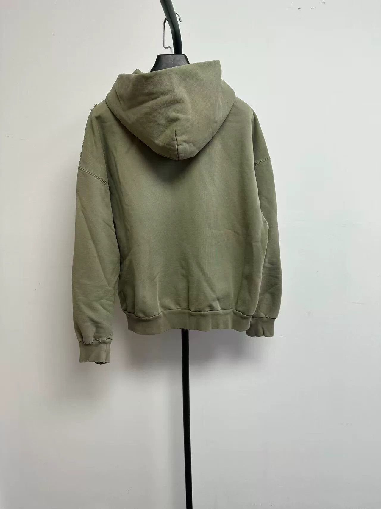 Balenciaga Balenciaga Distressed Zip-Up Hoodie Size S Size US S / EU 44-46 / 1 - 3 Thumbnail