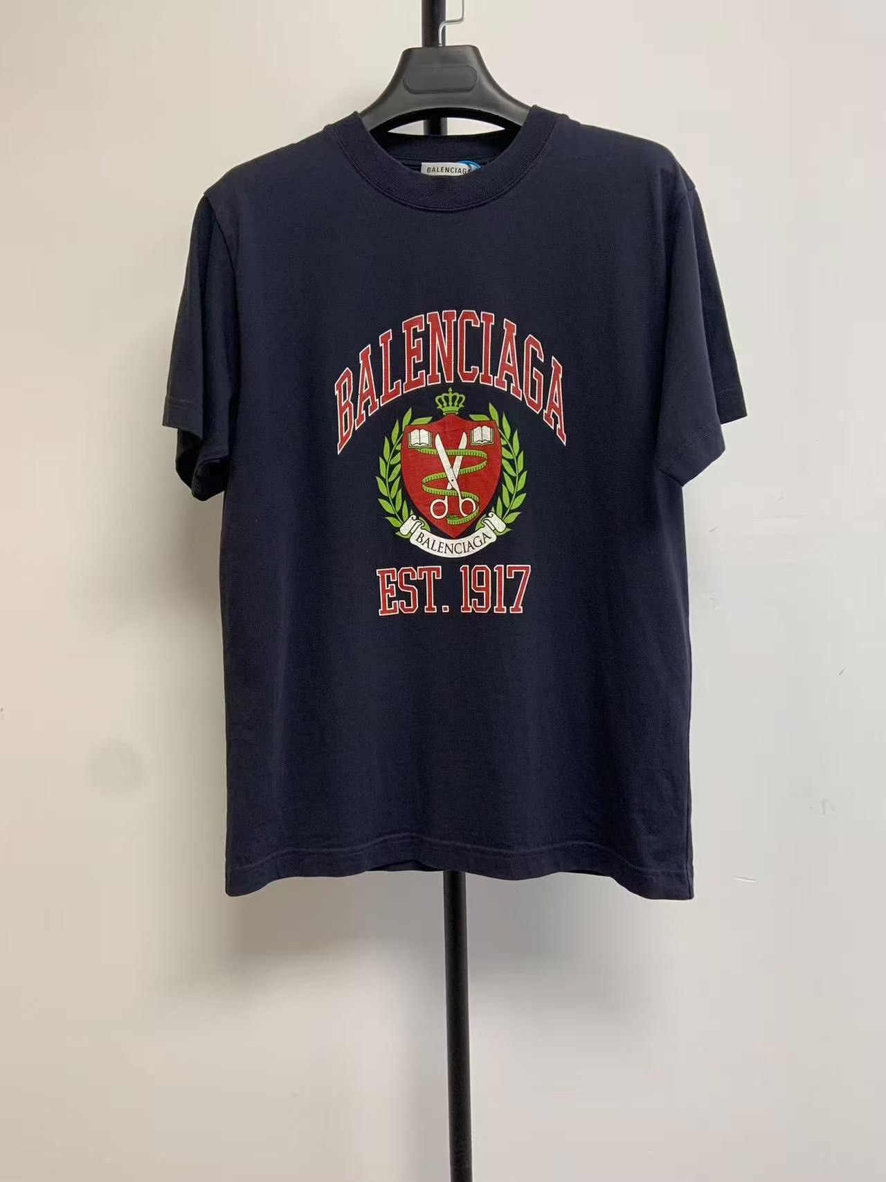 Balenciaga Balenciaga Collegiate Crest Print T-Shirt S Size US S / EU 44-46 / 1 - 2 Thumbnail