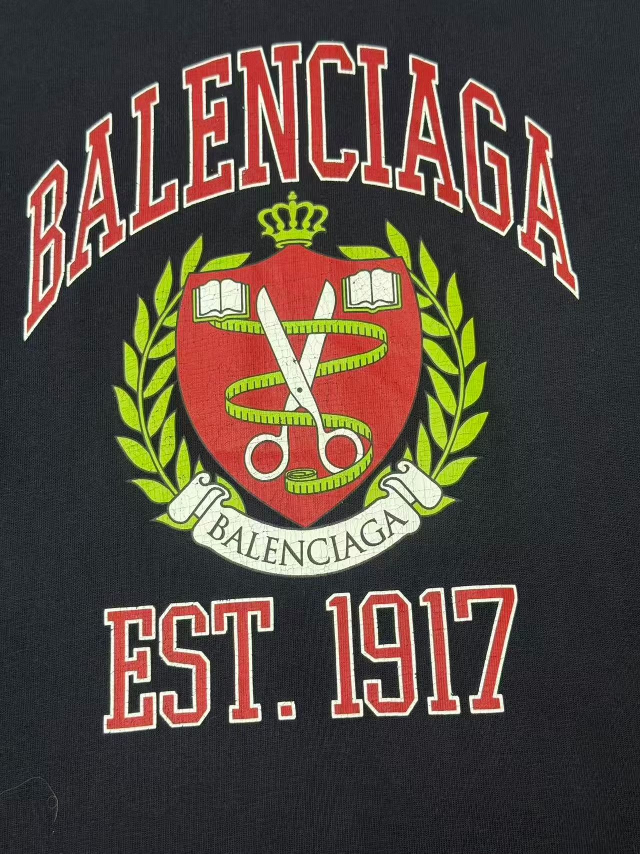 Balenciaga Balenciaga Collegiate Crest Print T-Shirt S Size US S / EU 44-46 / 1 - 4 Thumbnail
