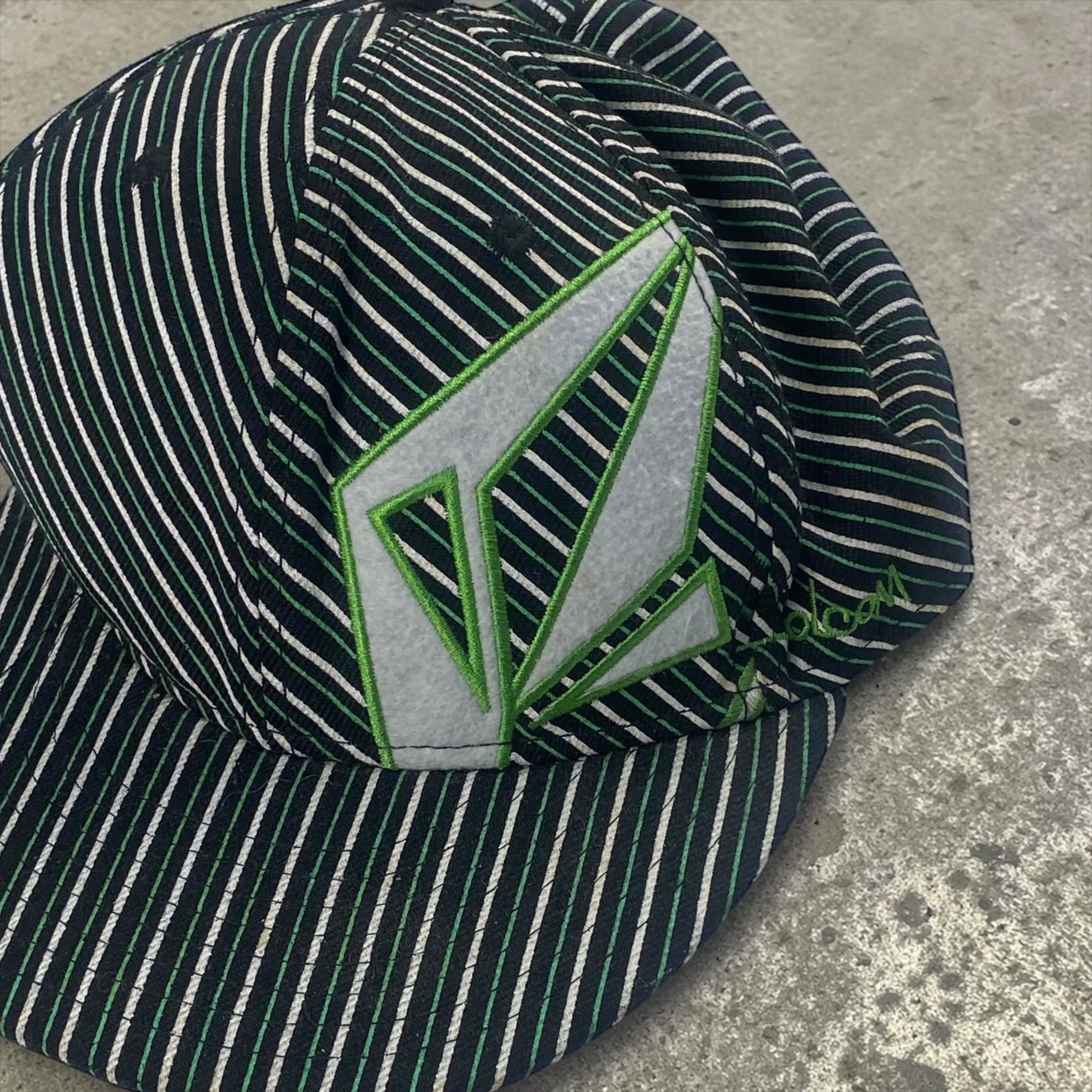Volcom Volcom Hat Size 7 2/1 Size ONE SIZE - 4 Thumbnail