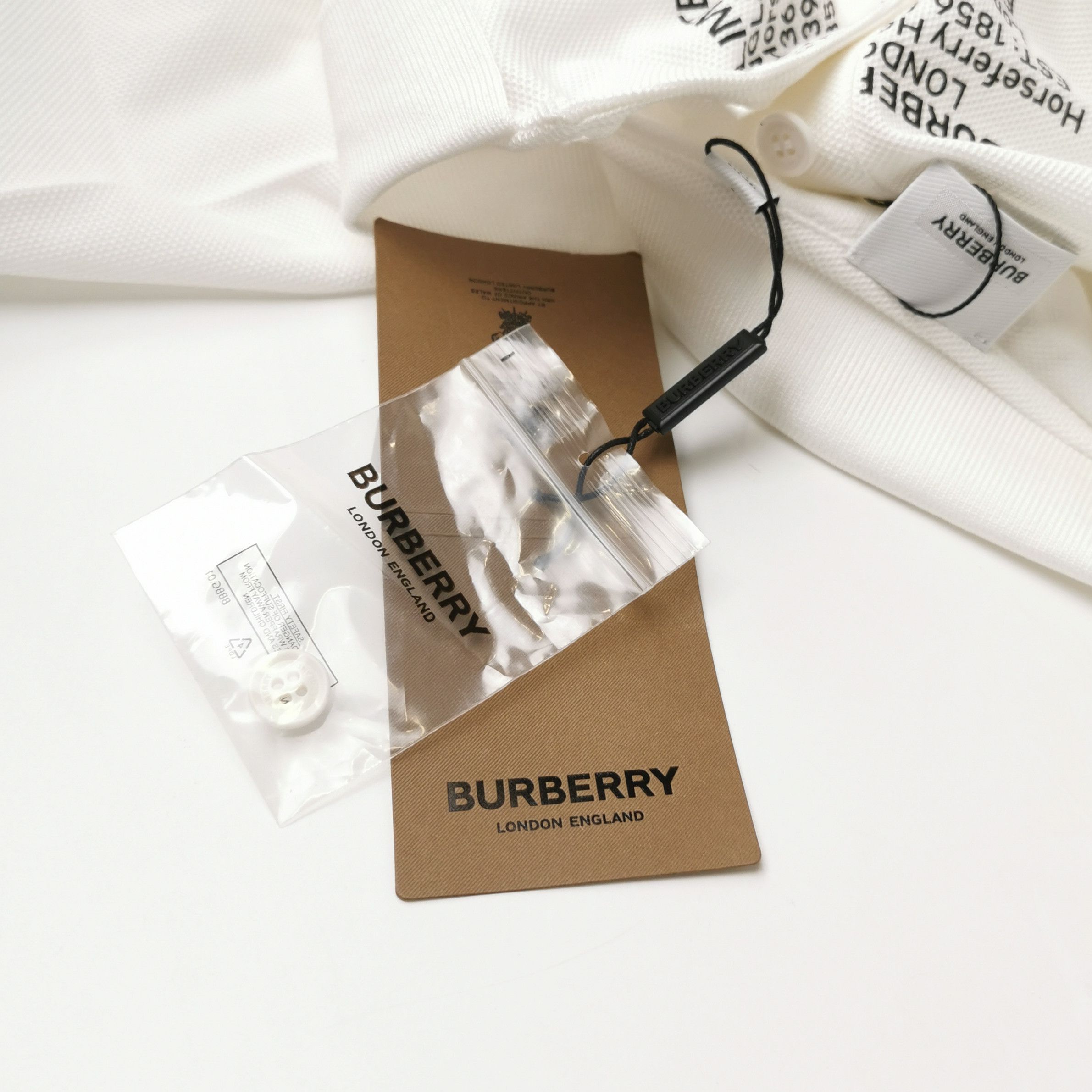 Burberry Burberry Men s Short Sleeve Shirts Size US S / EU 44-46 / 1 - 4 Thumbnail