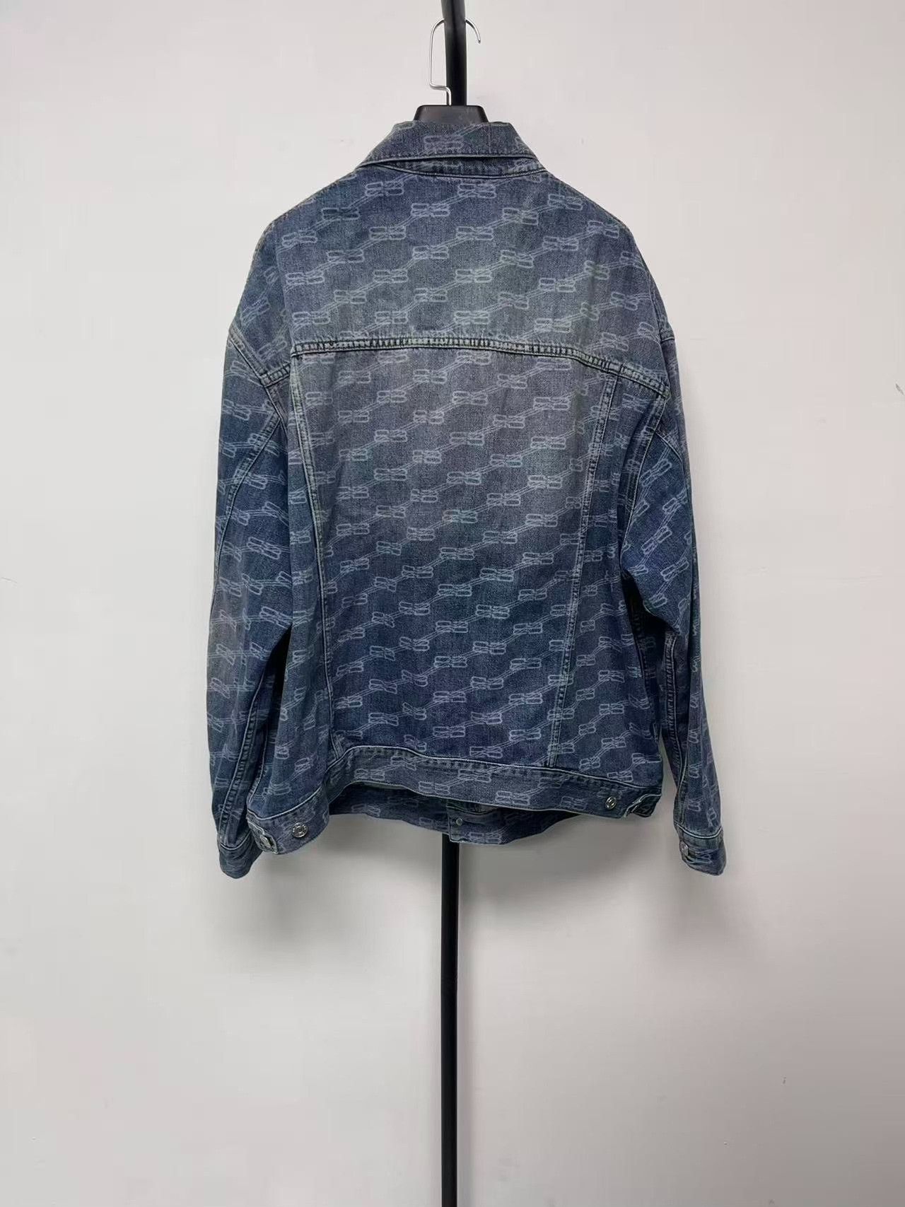 Balenciaga Balenciaga All-Over Logo Denim Jacket Size M Size US M / EU 48-50 / 2 - 3 Thumbnail
