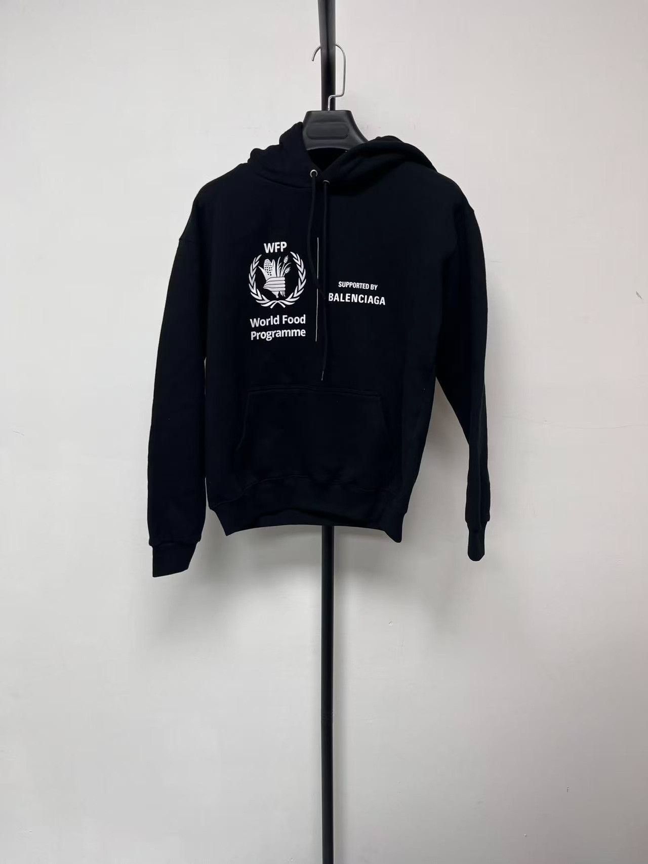 Balenciaga Balenciaga x WFP Logo Print Hoodie Size S Size US S / EU 44-46 / 1 - 2 Thumbnail