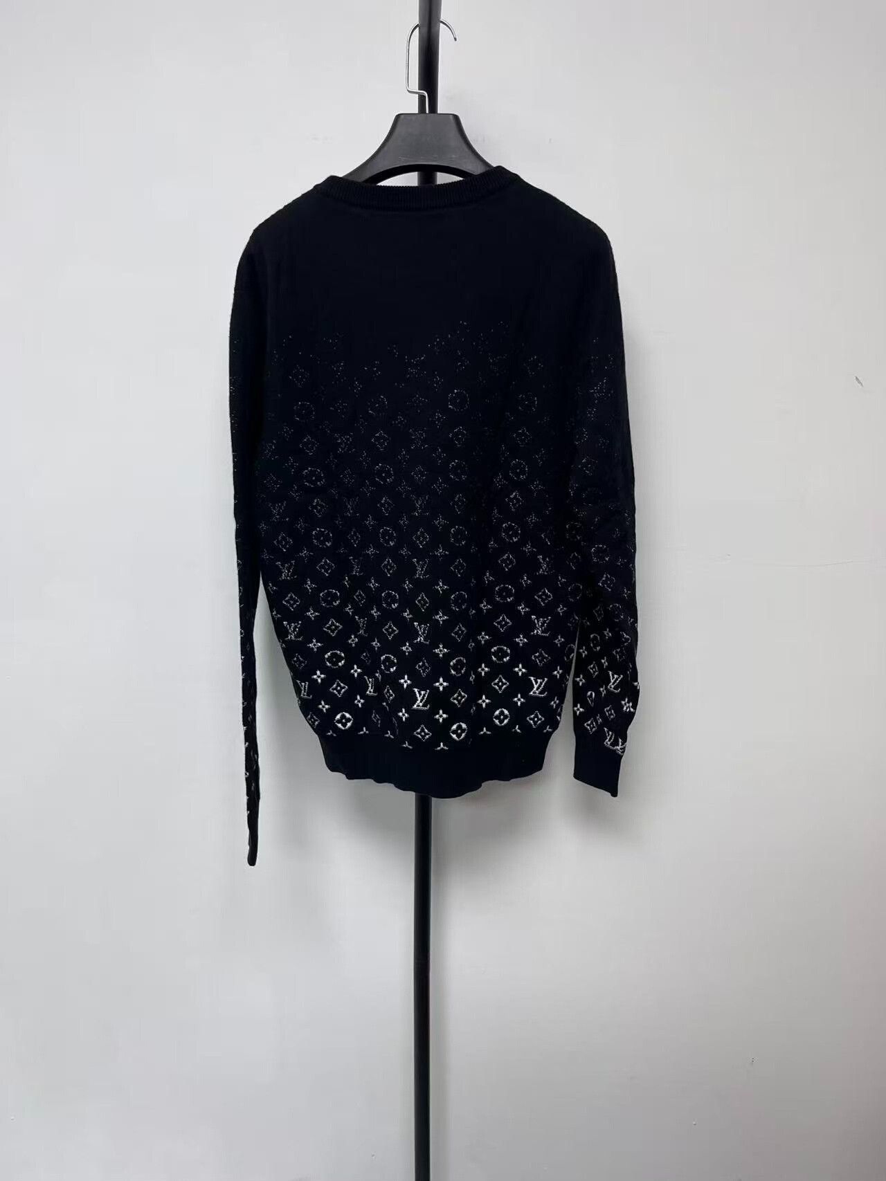 Louis Vuitton Louis Vuitton Monogram Gradient Sweater Size M Size US M / EU 48-50 / 2 - 3 Thumbnail