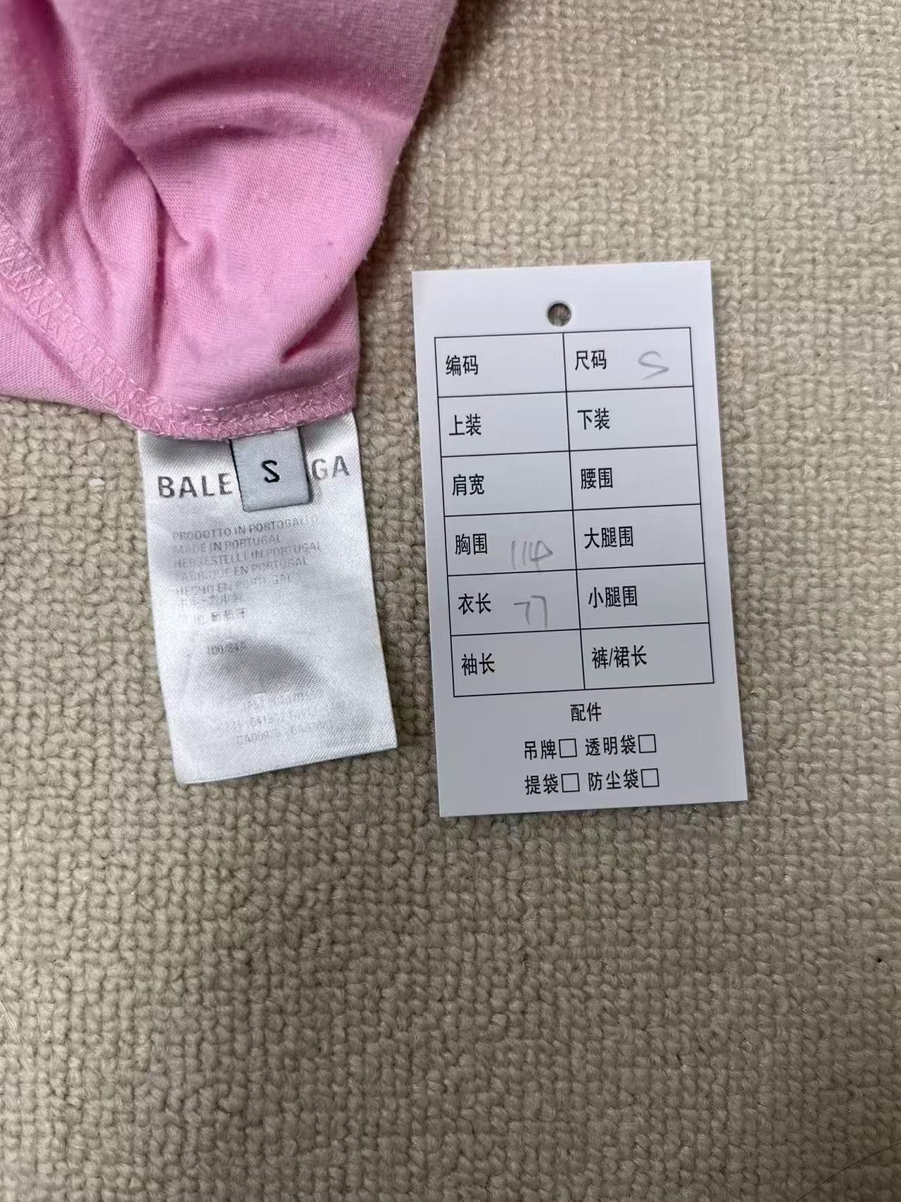 Balenciaga Balenciaga Multilingual Logo T-Shirt Size S Size S / US 4 / IT 40 - 6 Thumbnail