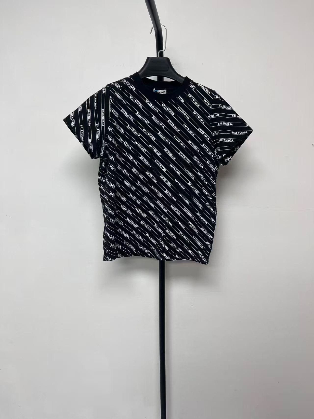 Balenciaga Balenciaga All-Over Logo Print T-Shirt M Size US M / EU 48-50 / 2 - 2 Thumbnail
