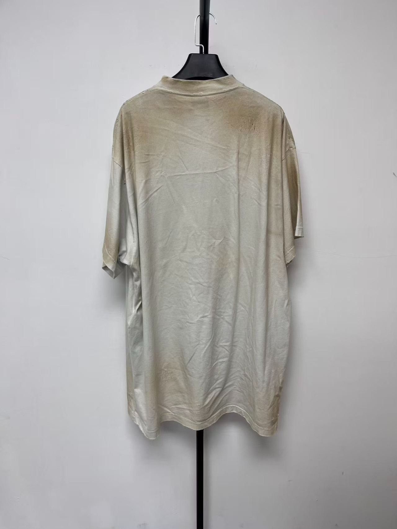 Balenciaga Balenciaga Crest Applique Distressed T-Shirt Size 3 Size US L / EU 52-54 / 3 - 3 Thumbnail