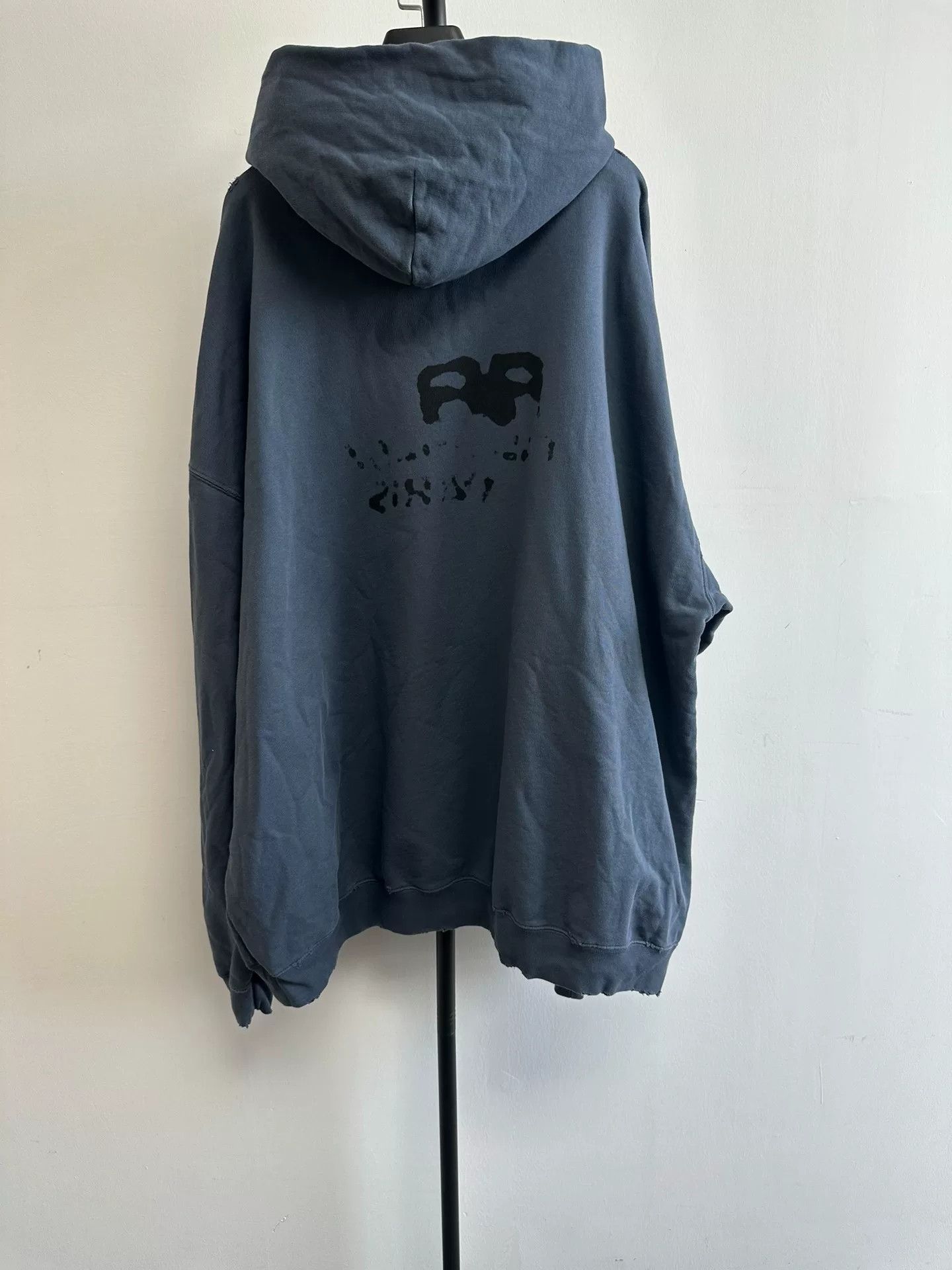Balenciaga Balenciaga Spray Logo Hoodie Blue XS Size US XS / EU 42 / 0 - 3 Thumbnail